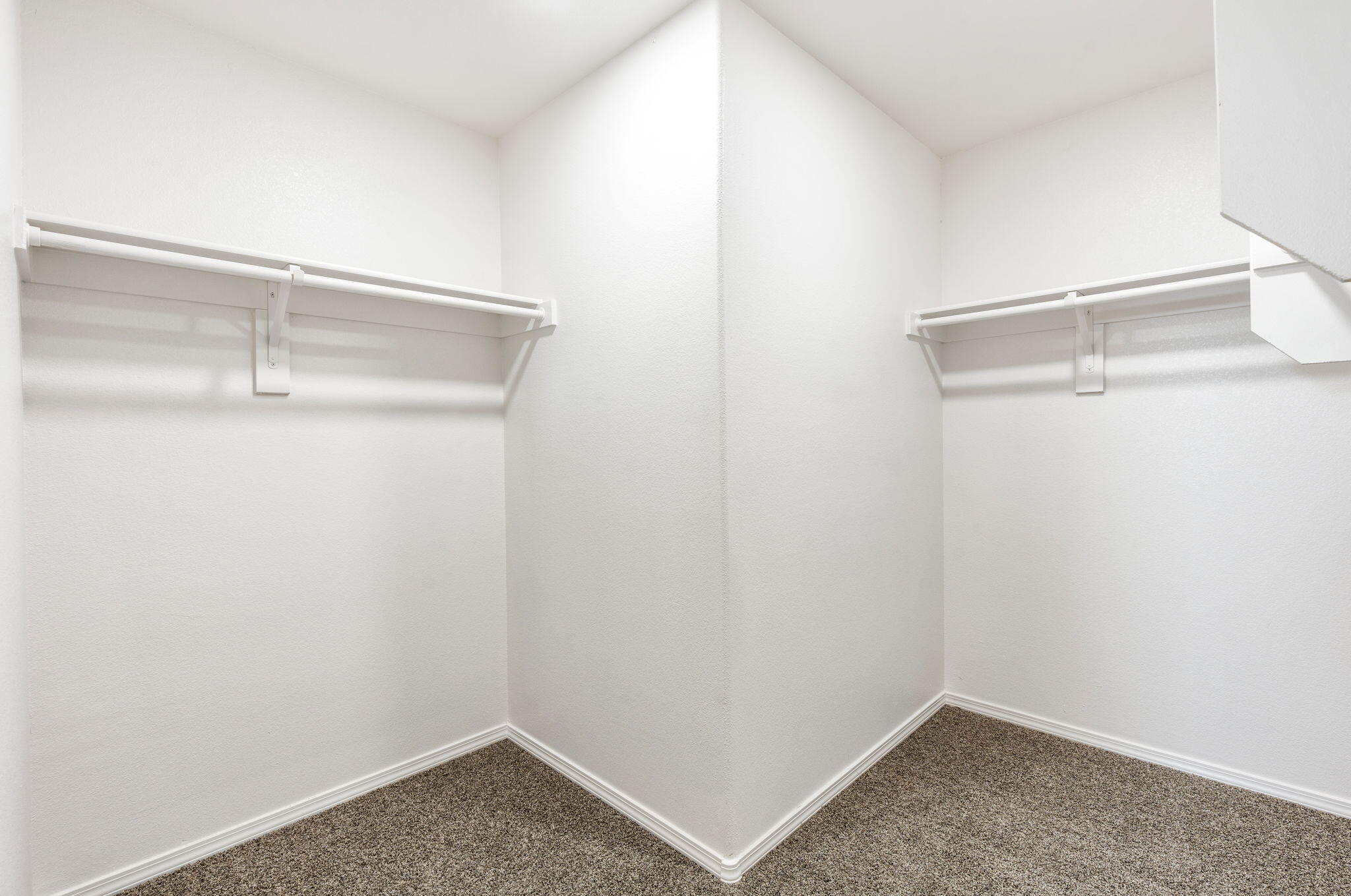 Photo 4 — 1520 Volponi Drive SE