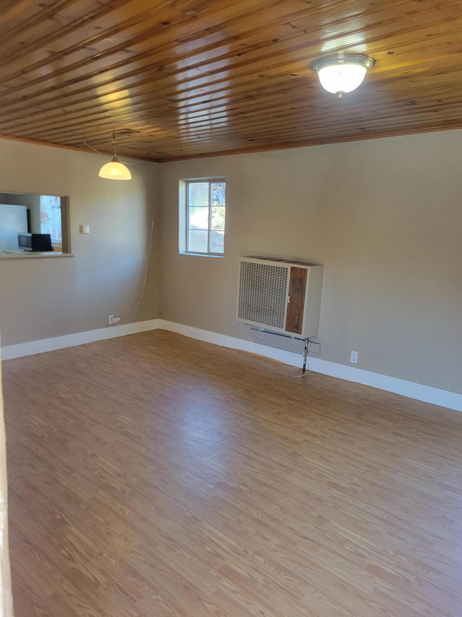 Photo 11 — 502 E Green Avenue