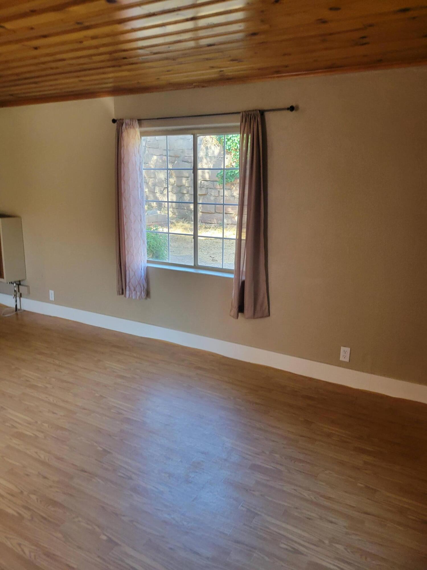 Photo 9 — 502 E Green Avenue