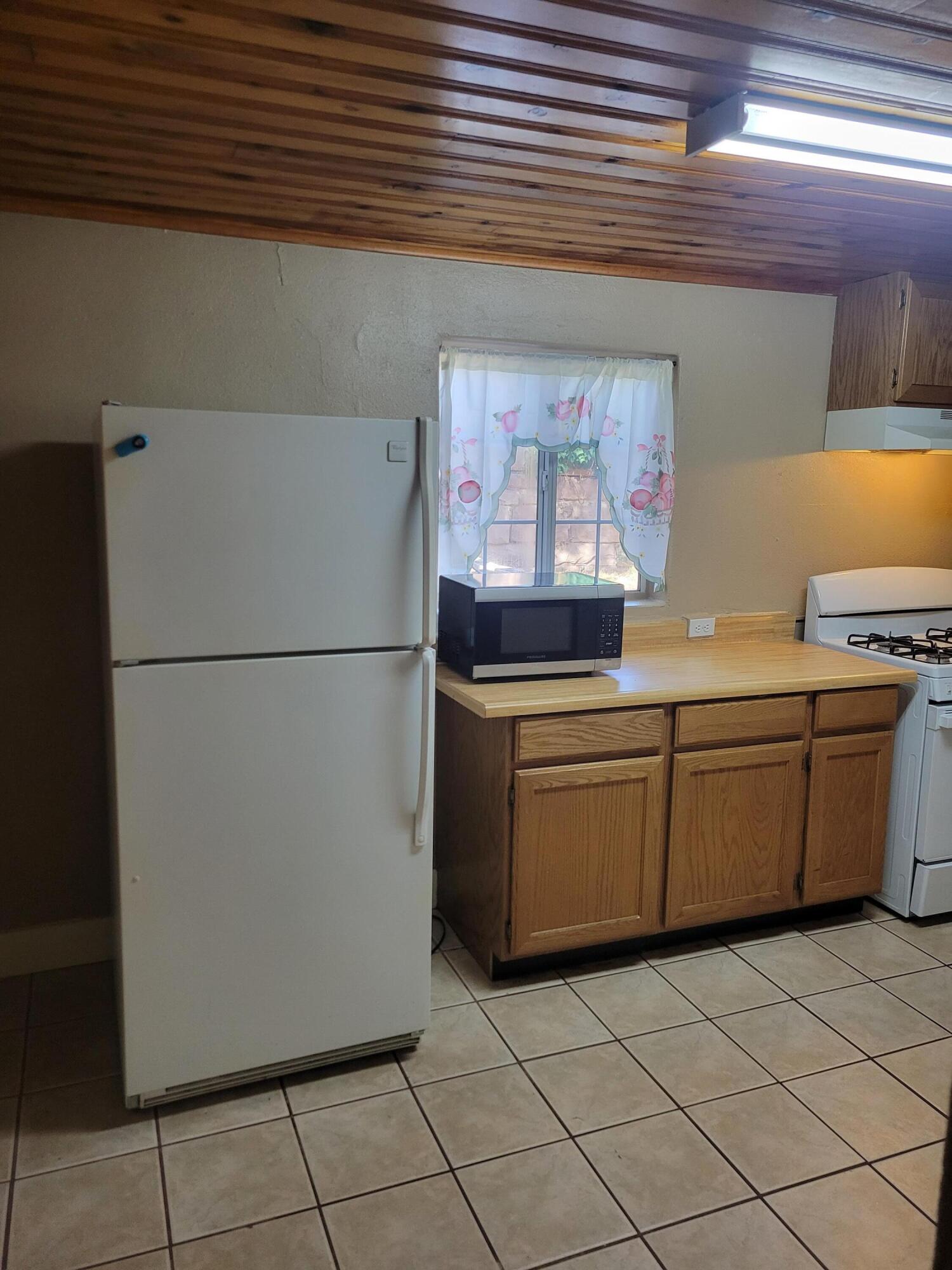 Photo 5 — 502 E Green Avenue