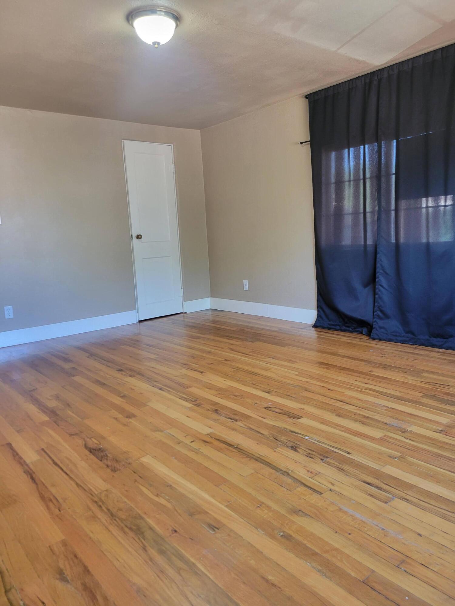 Photo 3 — 502 E Green Avenue
