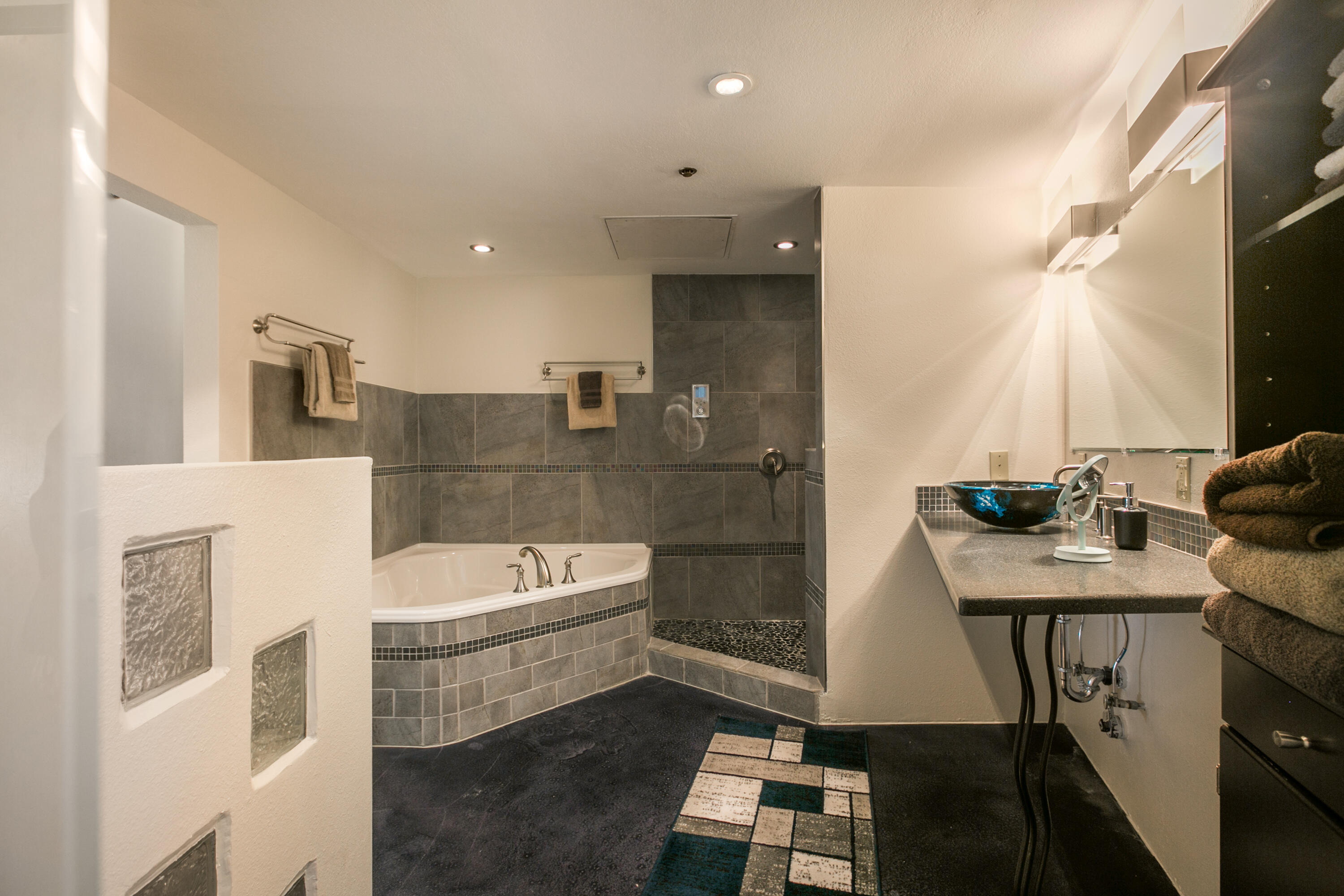 Photo 5 — 219 Central Avenue NW 507