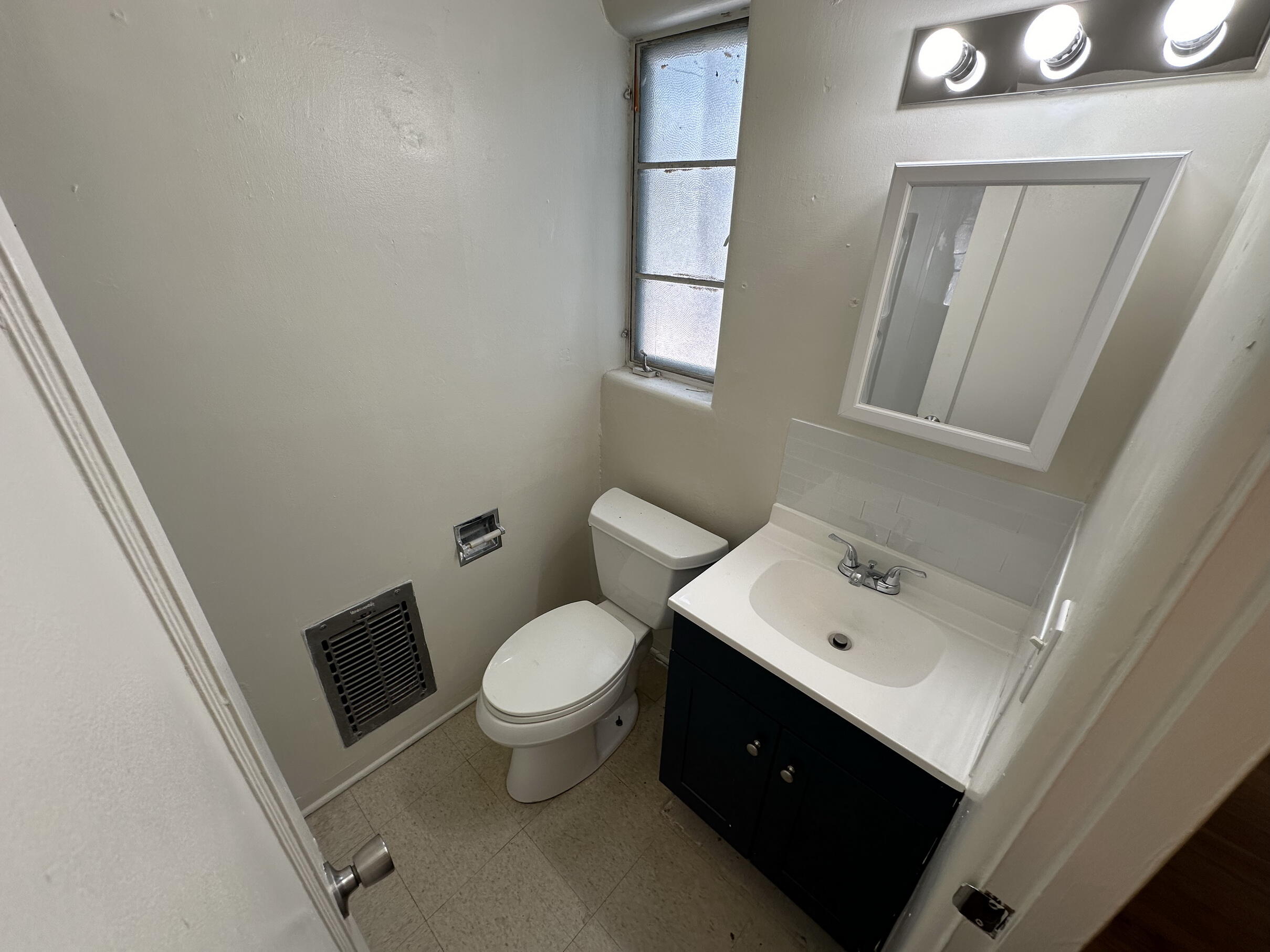 Photo 17 — 1003 Carlisle Boulevard SE