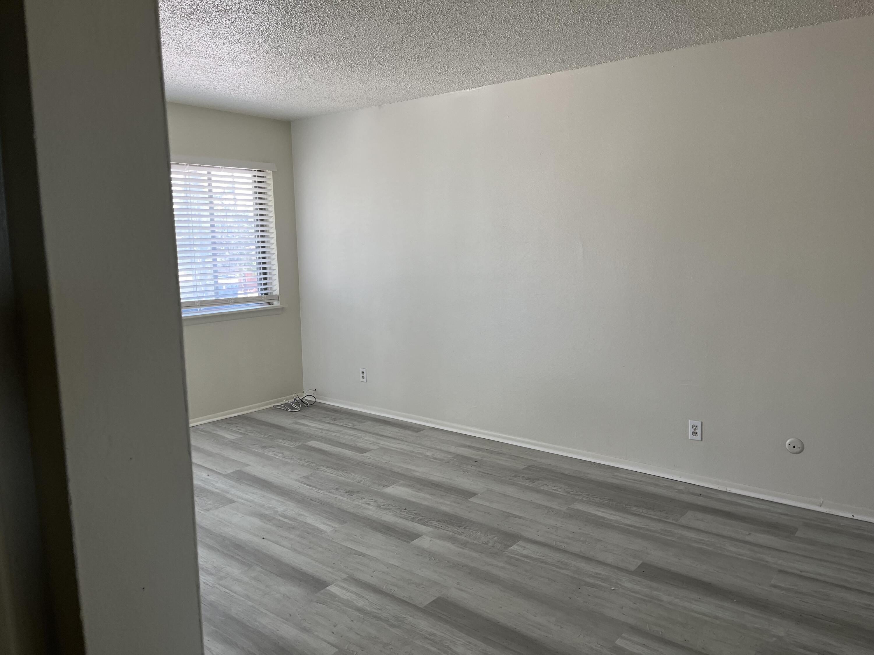 Photo 11 — 1005 Carlisle Boulevard SE