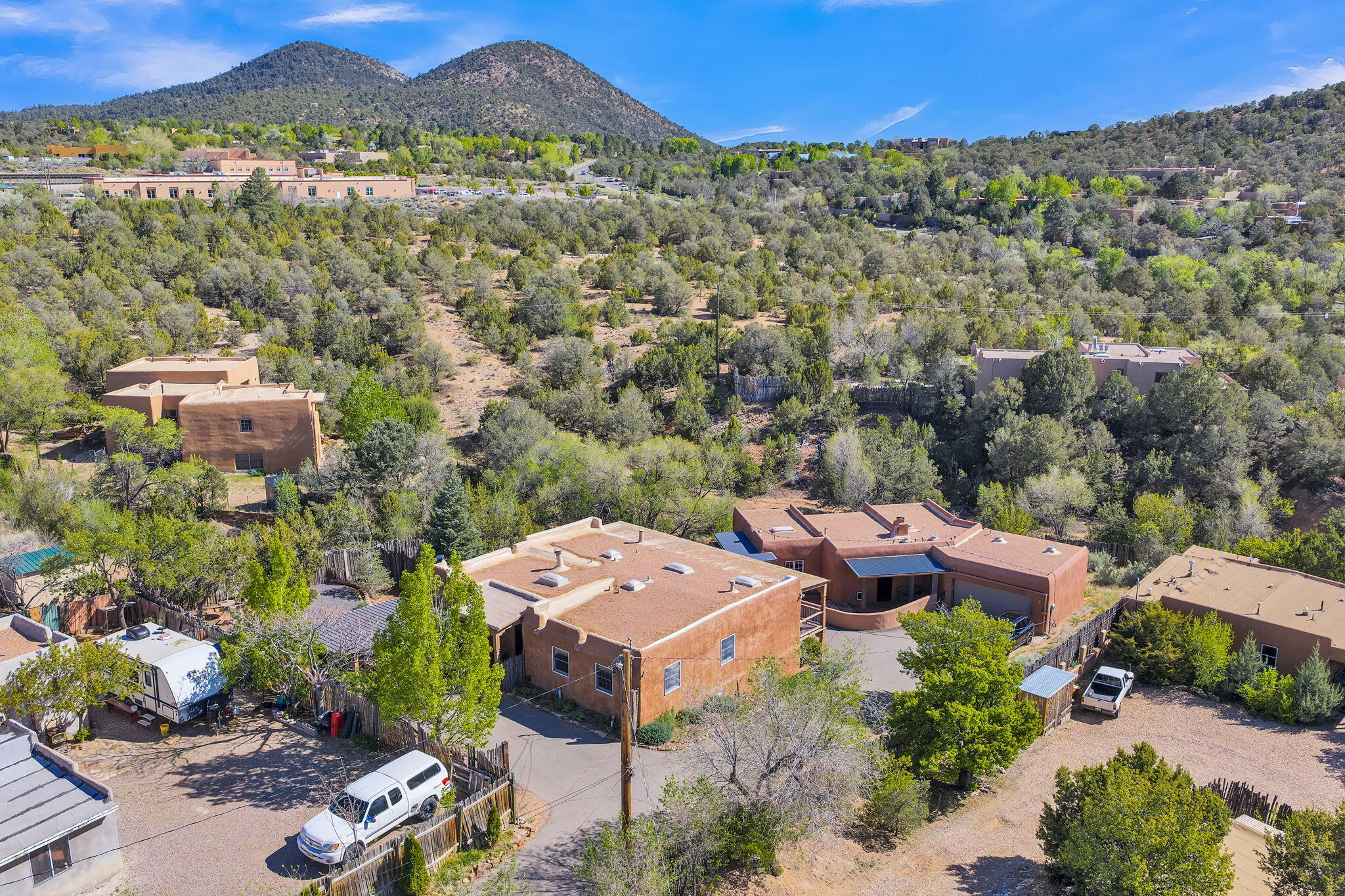Photo 11 — 424 Apodaca Hill Street