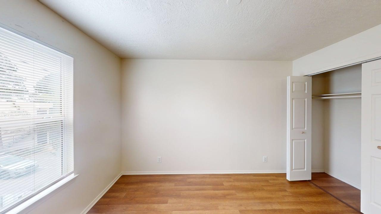 Photo 3 — 1809 Girard Boulevard SE