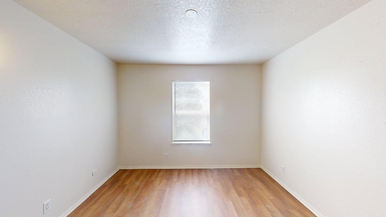 Photo 6 — 1809 Girard Boulevard SE