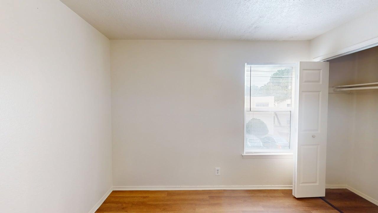 Photo 9 — 1809 Girard Boulevard SE