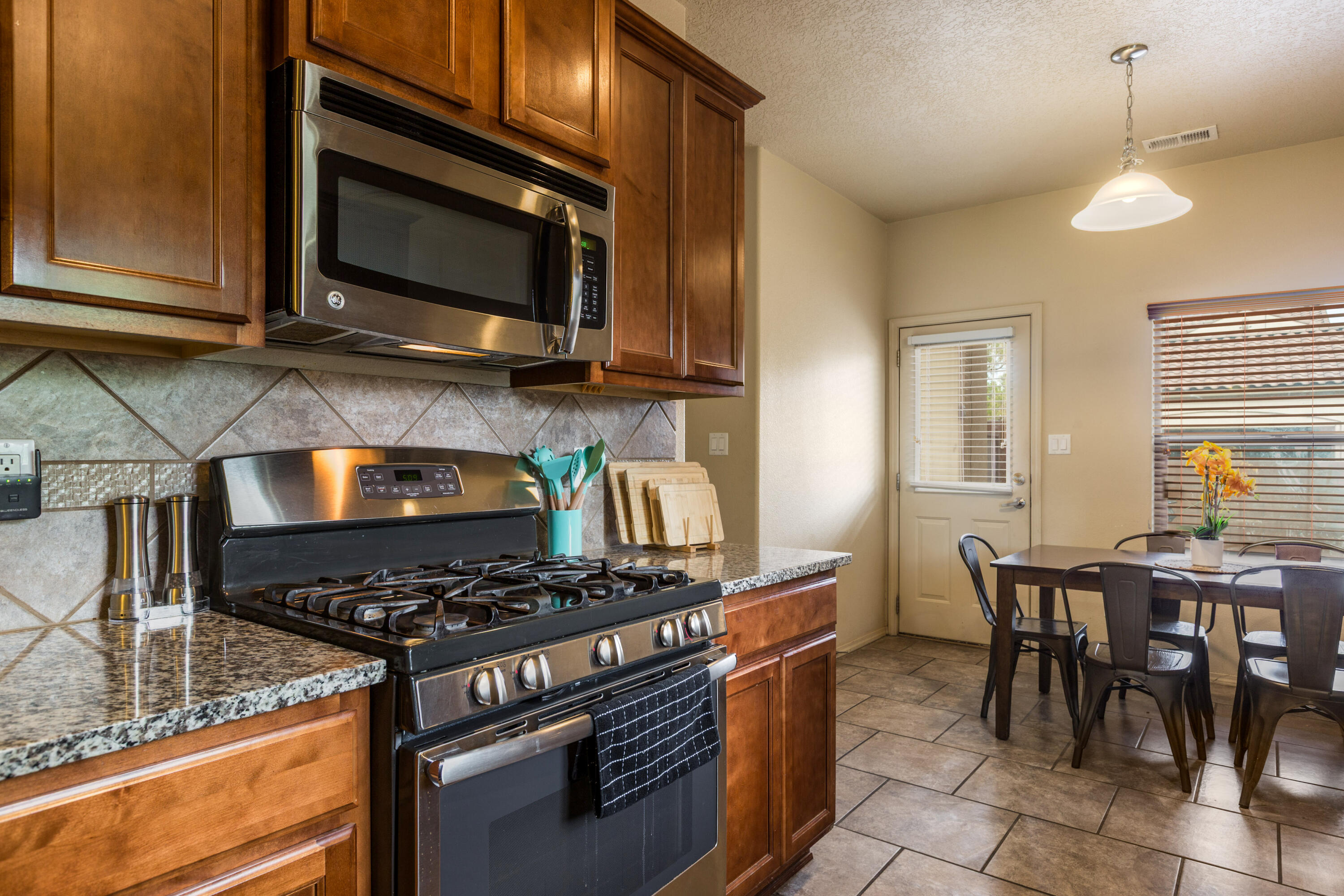 Photo 6 — 2331 Gandert Avenue SE
