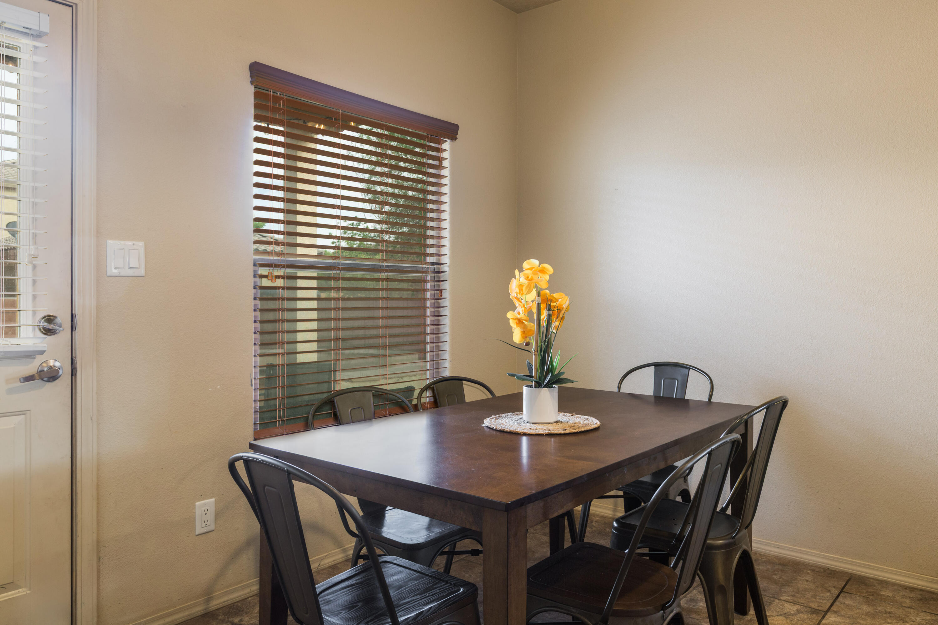 Photo 7 — 2331 Gandert Avenue SE