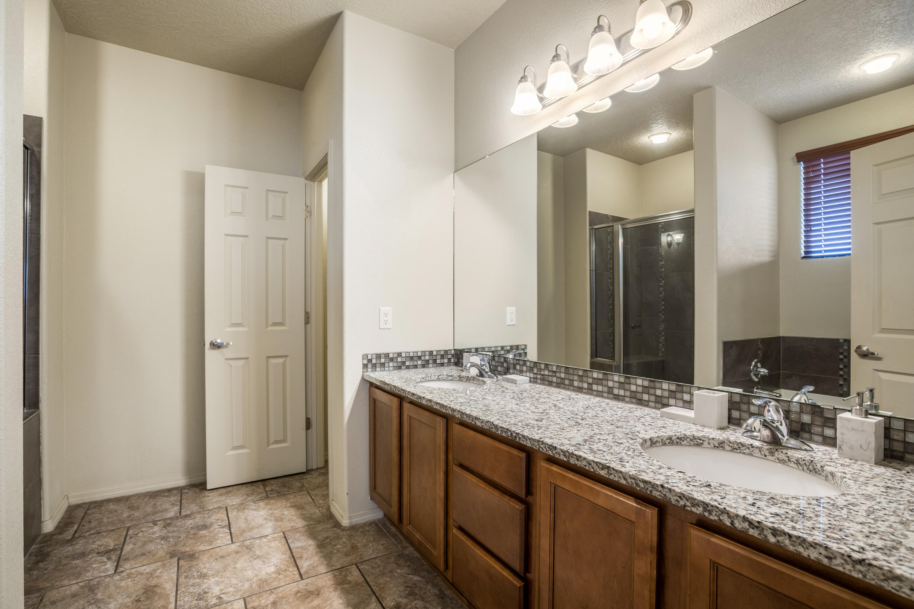 Photo 15 — 2331 Gandert Avenue SE