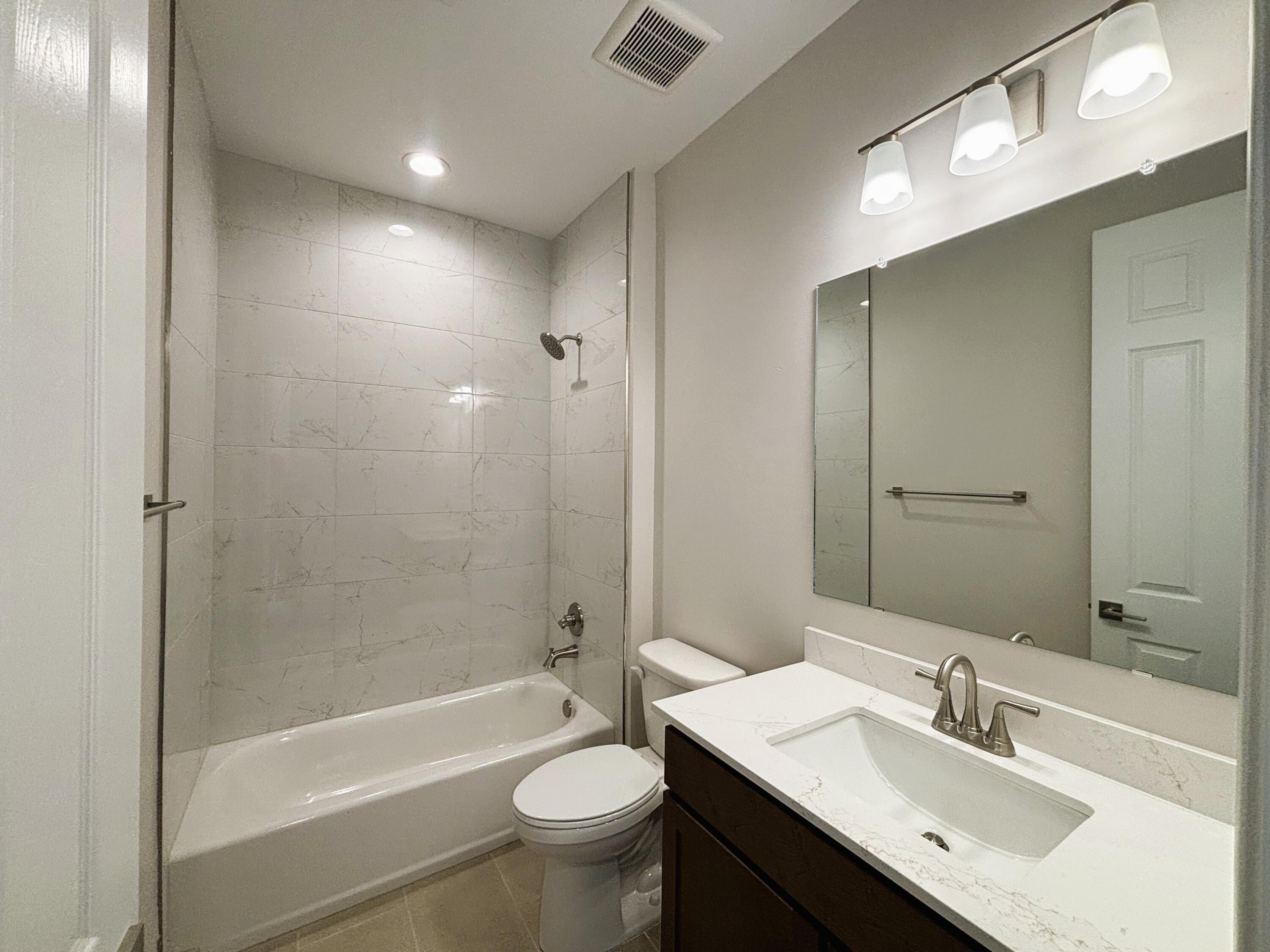 Photo 7 — 1904 Houser Avenue SE
