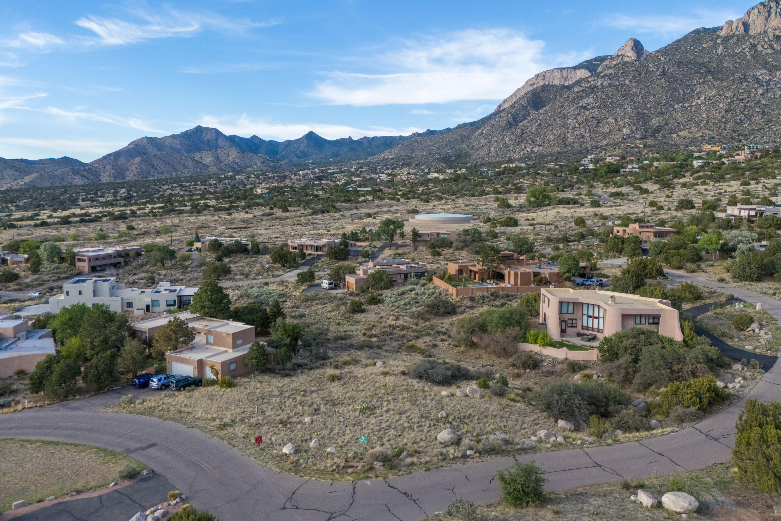 Photo 9 — 622 Cougar Loop NE