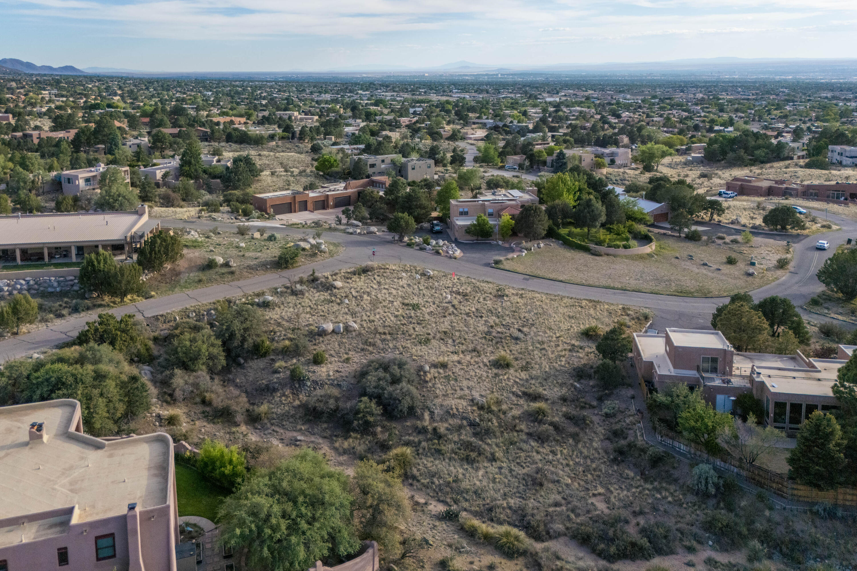 Photo 5 — 622 Cougar Loop NE