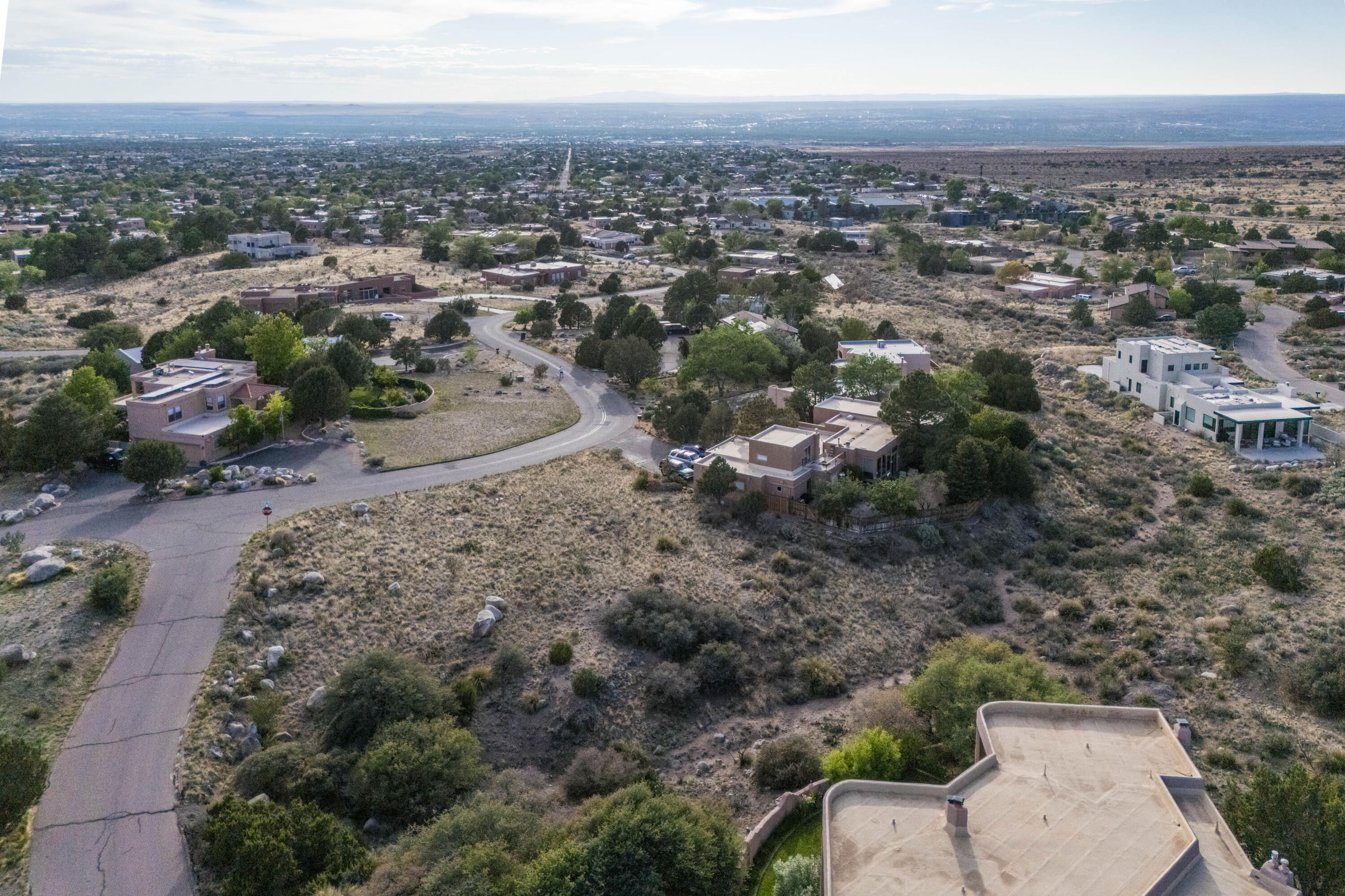 Photo 4 — 622 Cougar Loop NE