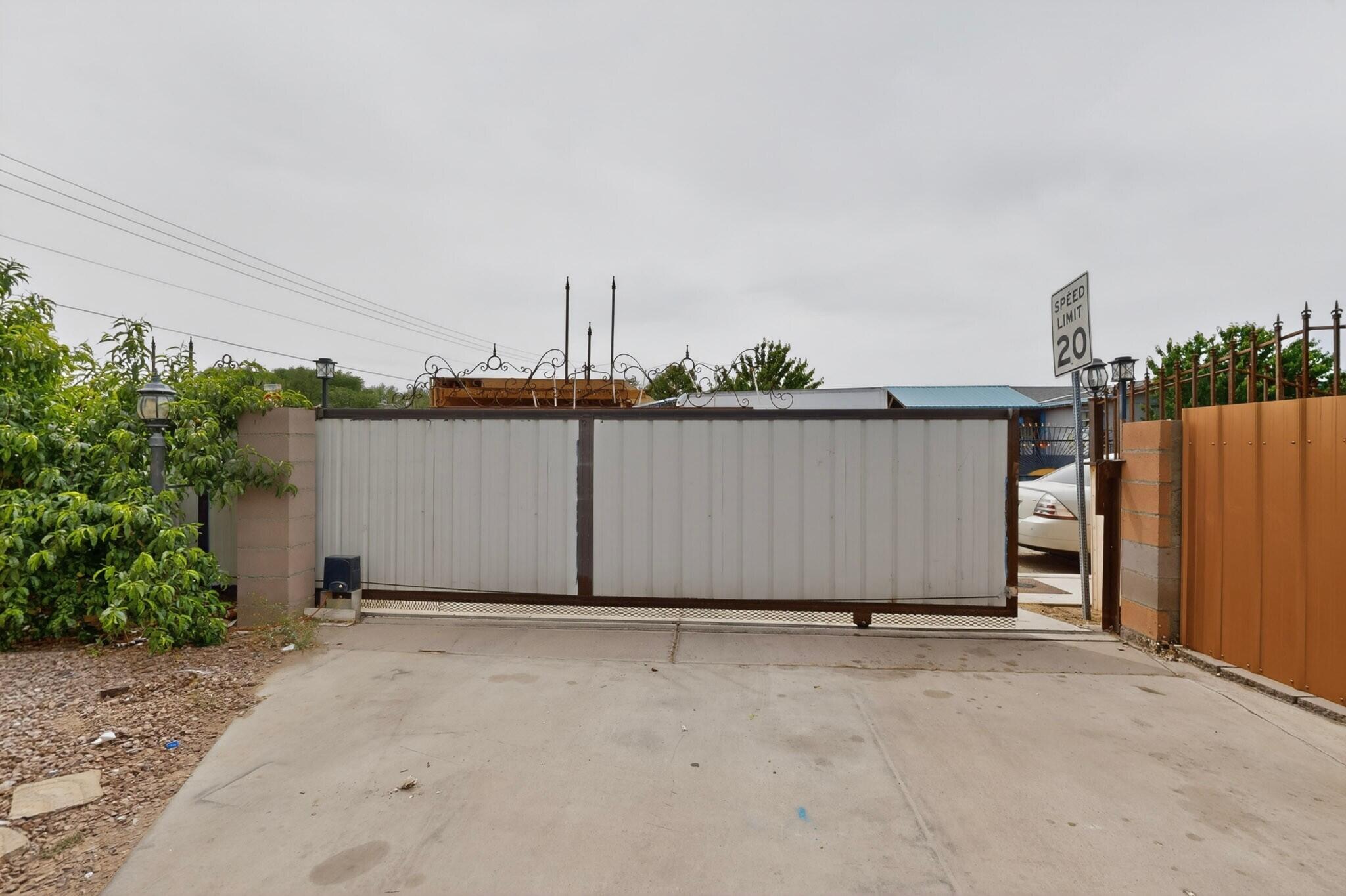 Photo 2 — 3854 Ribera Street SW