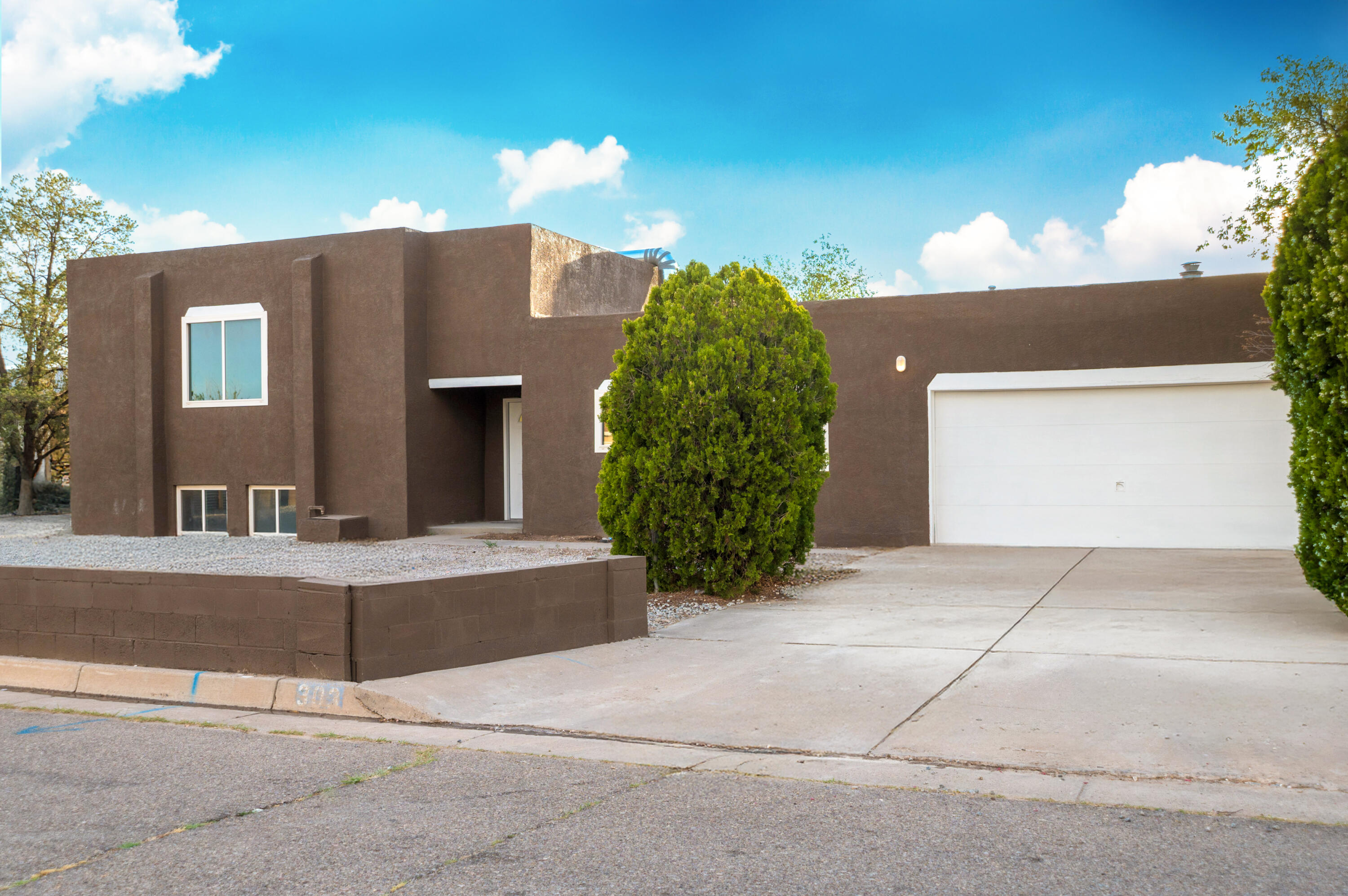 303 Oreja De Oro Drive SE, Albuquerque, NM 87124