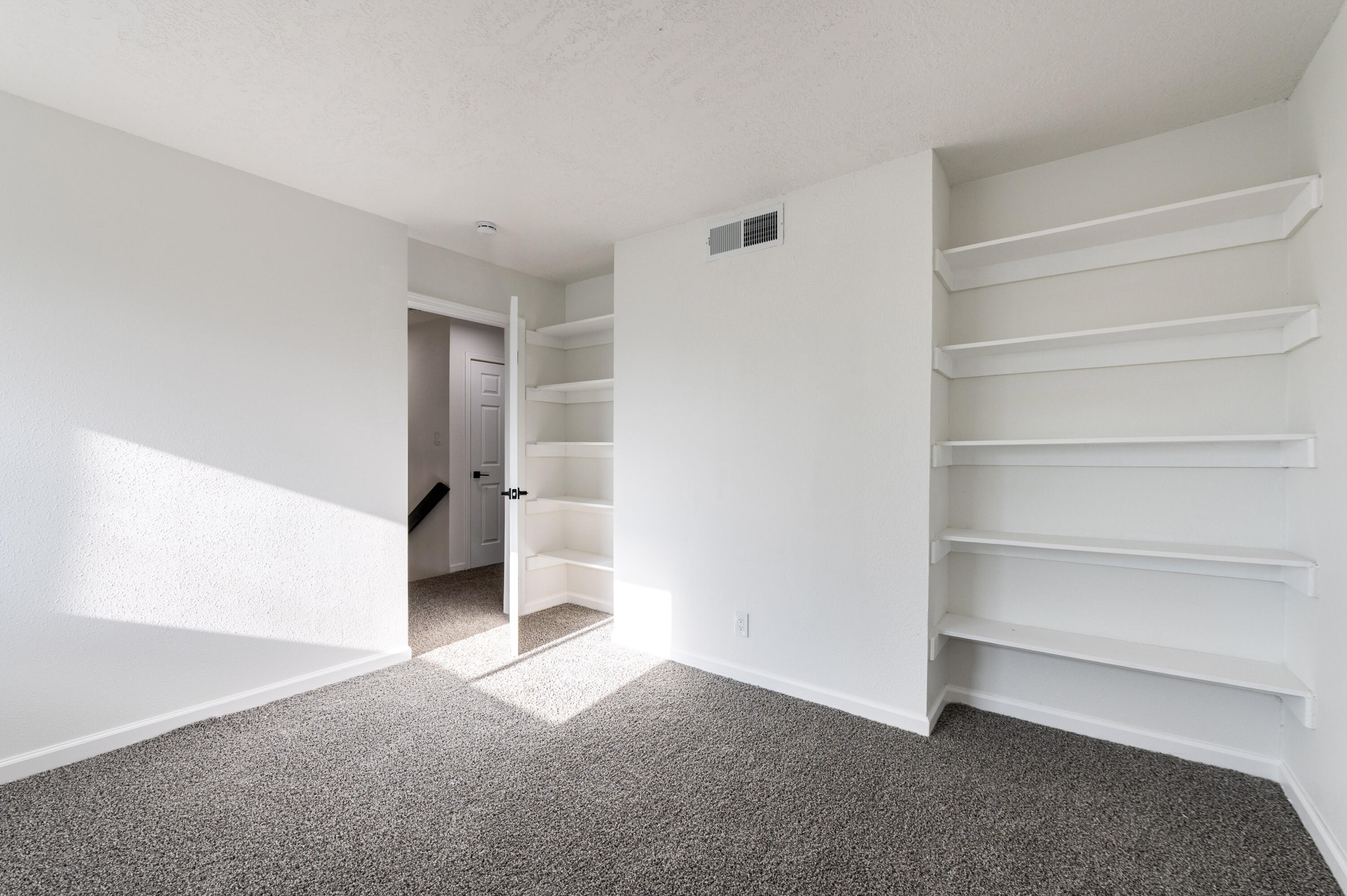 Photo 15 — 303 Oreja De Oro Drive SE