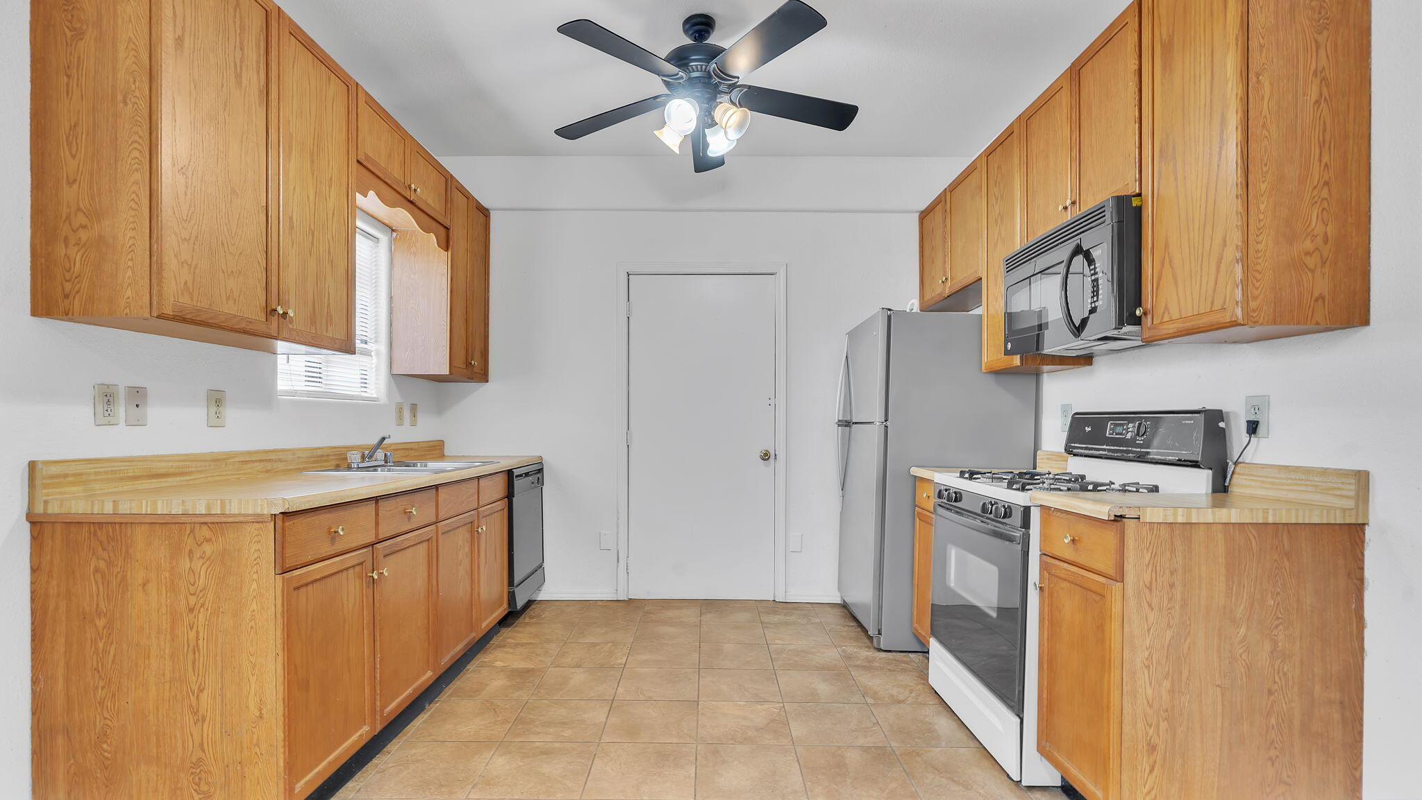 Photo 8 — 112 Hilton Avenue NW