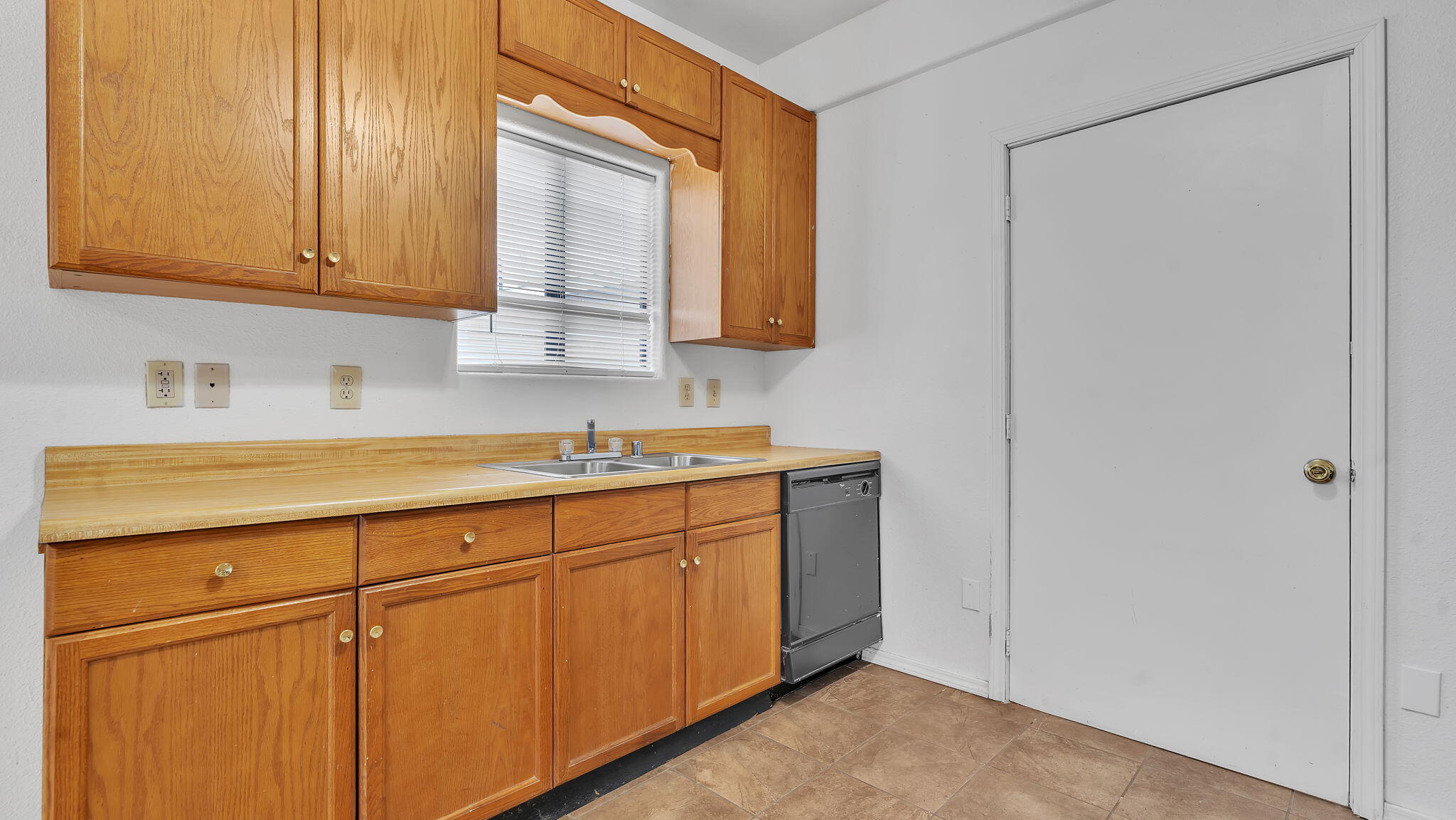 Photo 11 — 112 Hilton Avenue NW