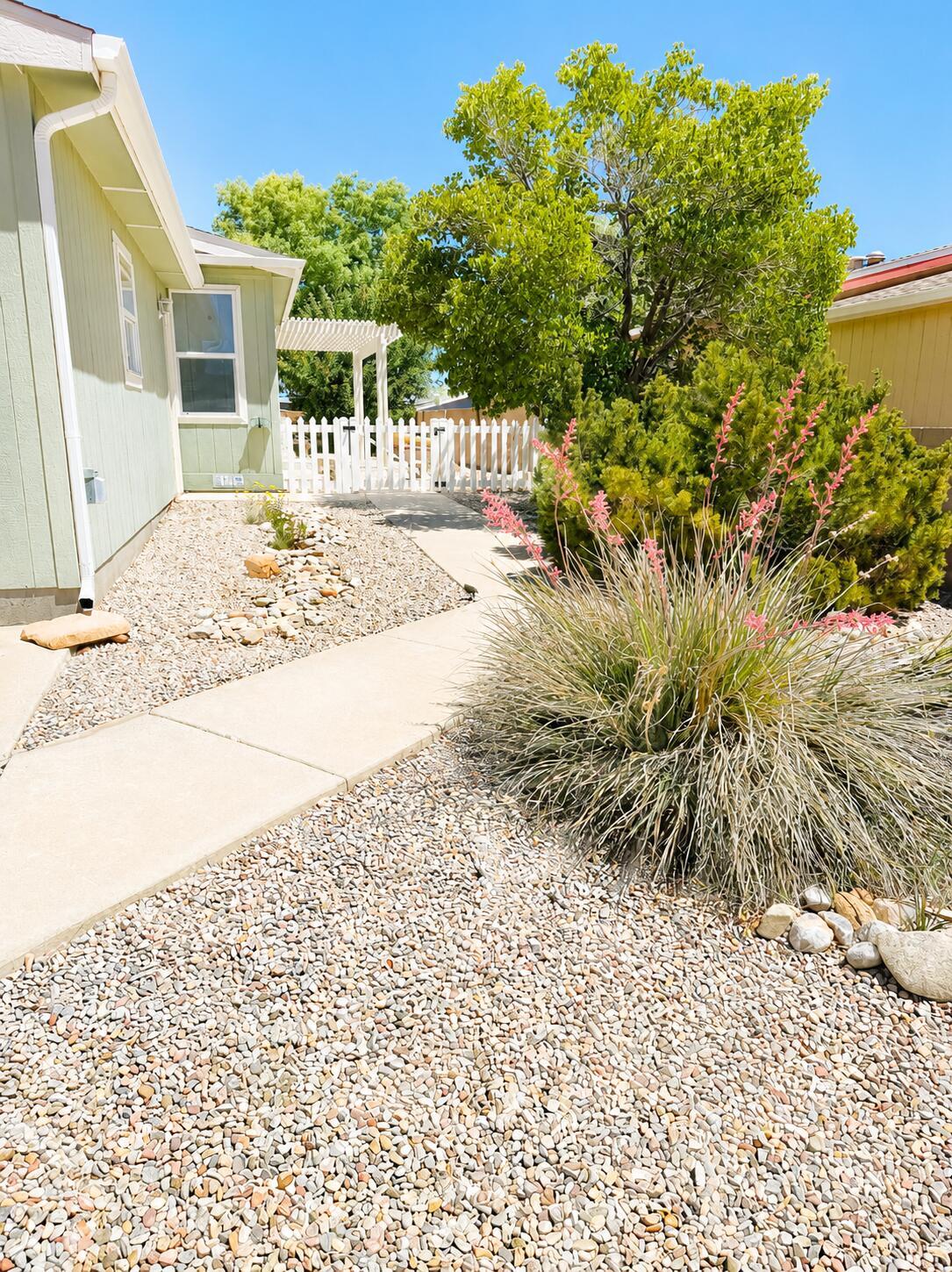 Photo 2 — 214 Sunrise Bluffs Drive
