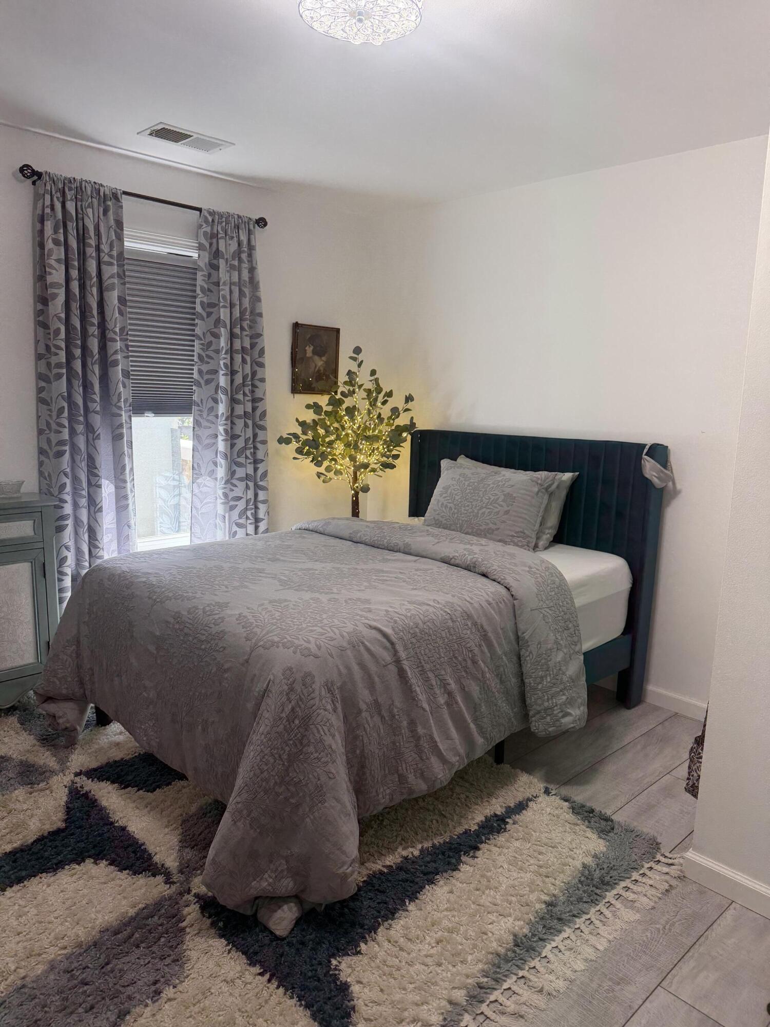 Photo 10 — 909 Tilden Street