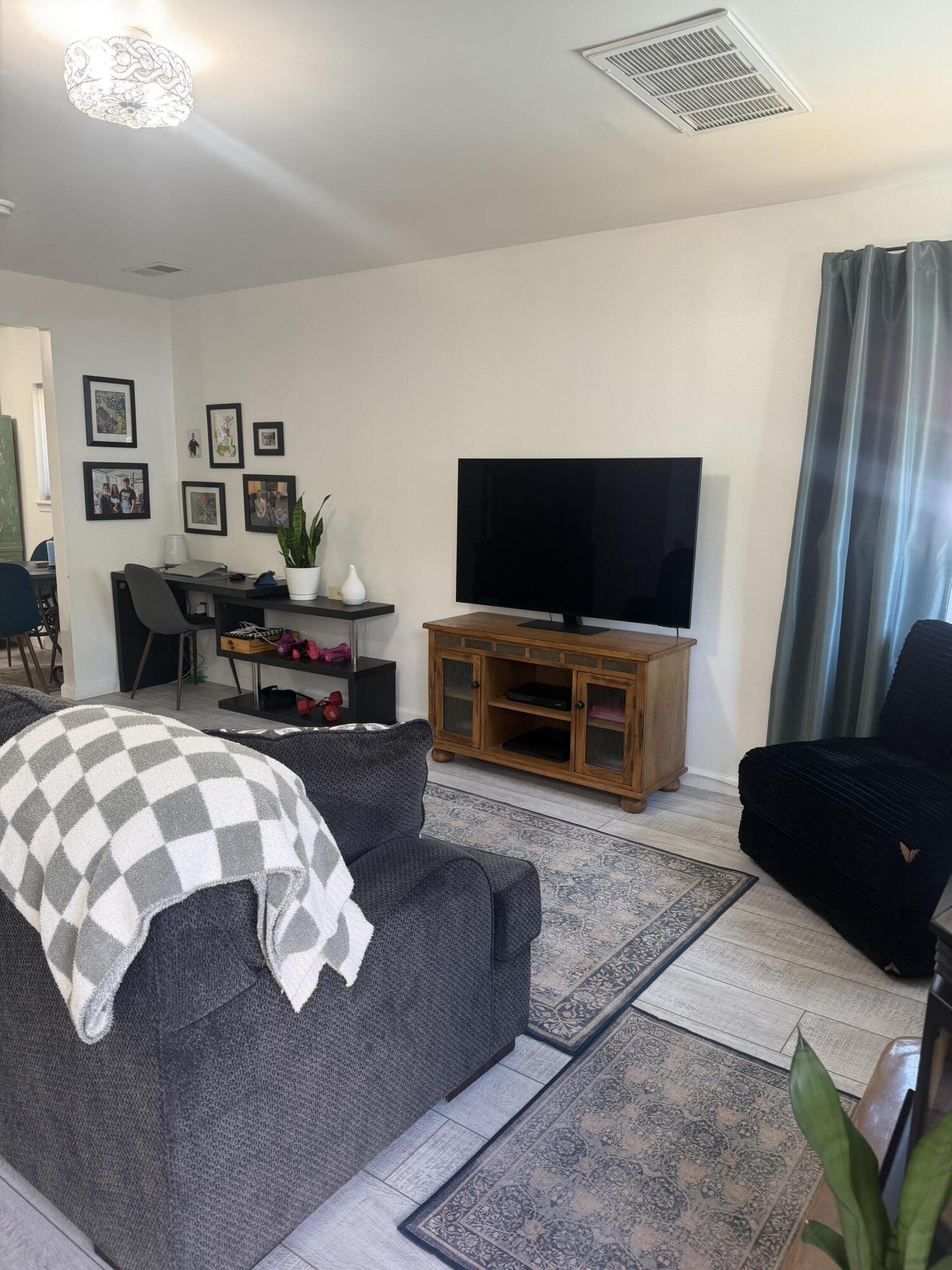 Photo 7 — 909 Tilden Street