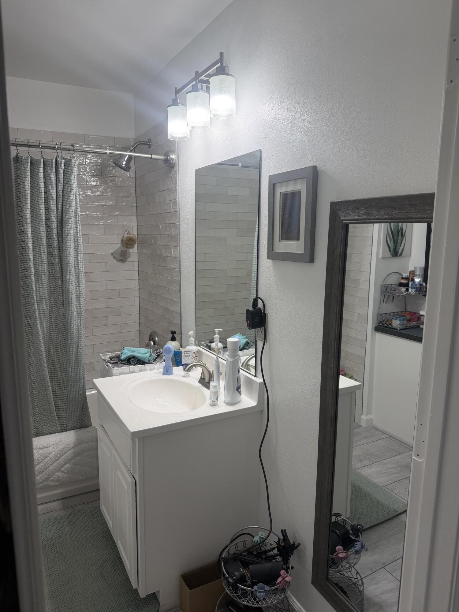 Photo 14 — 909 Tilden Street