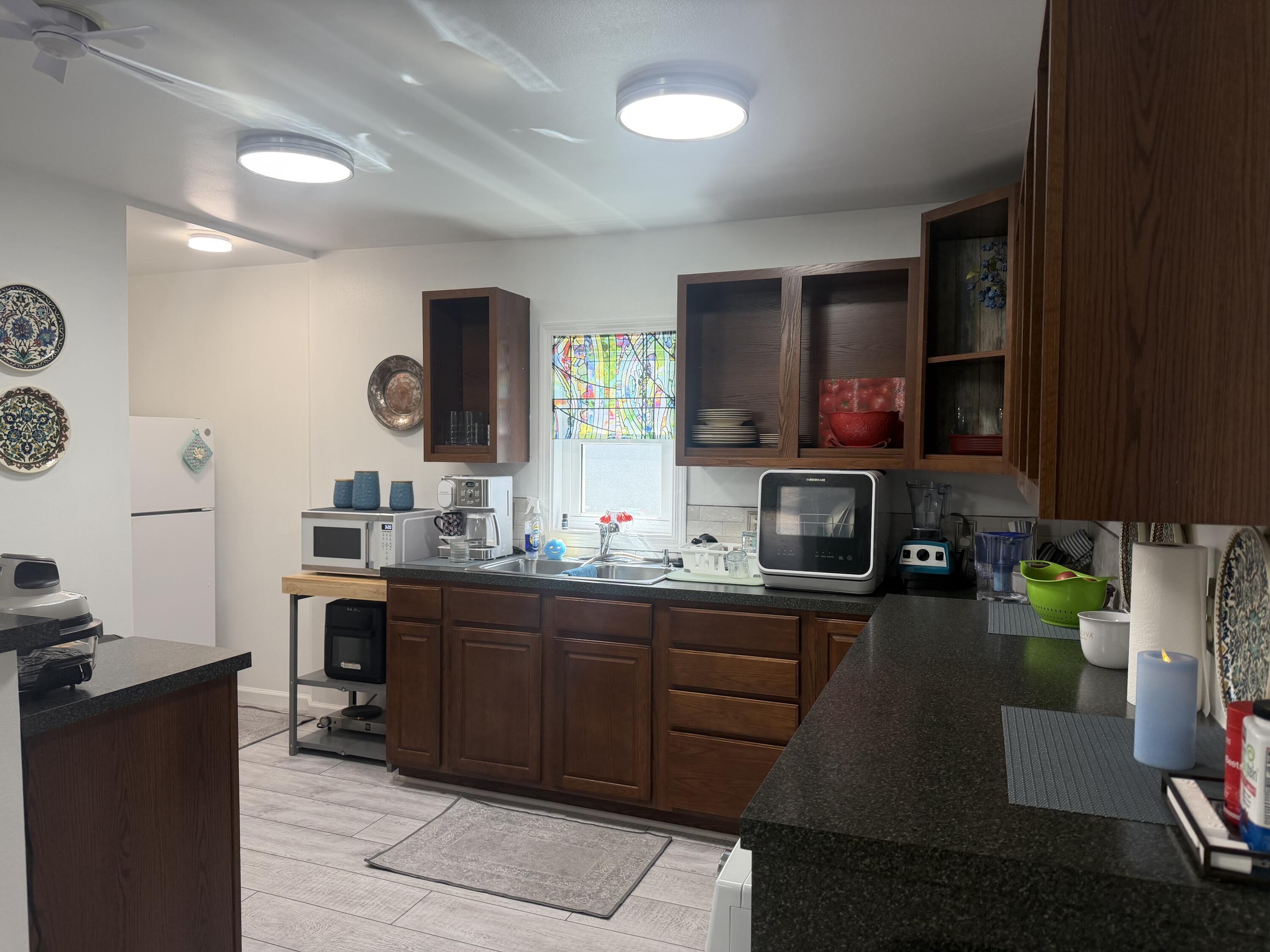 Photo 13 — 909 Tilden Street