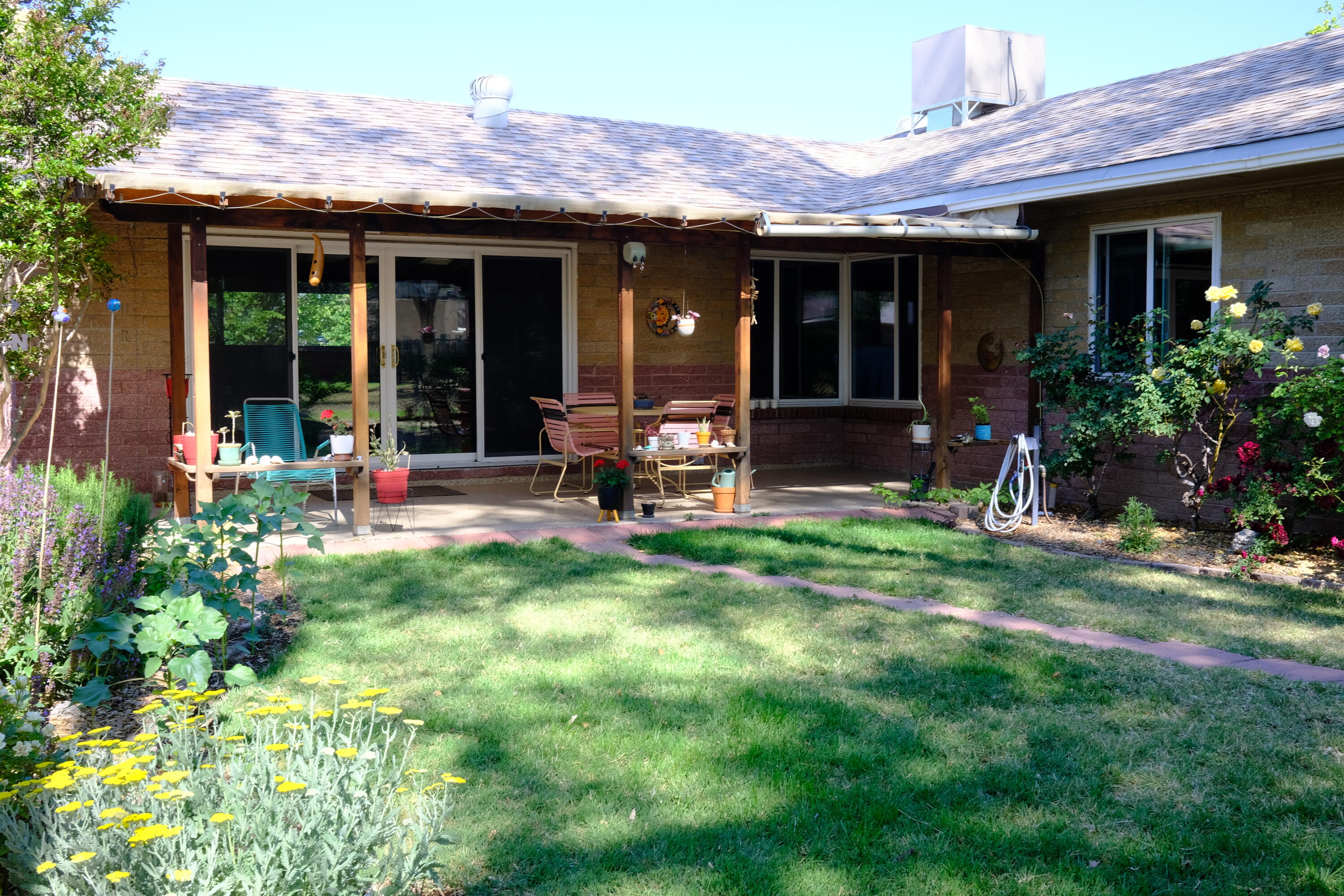 Photo 12 — 806 Hermosa Drive NE