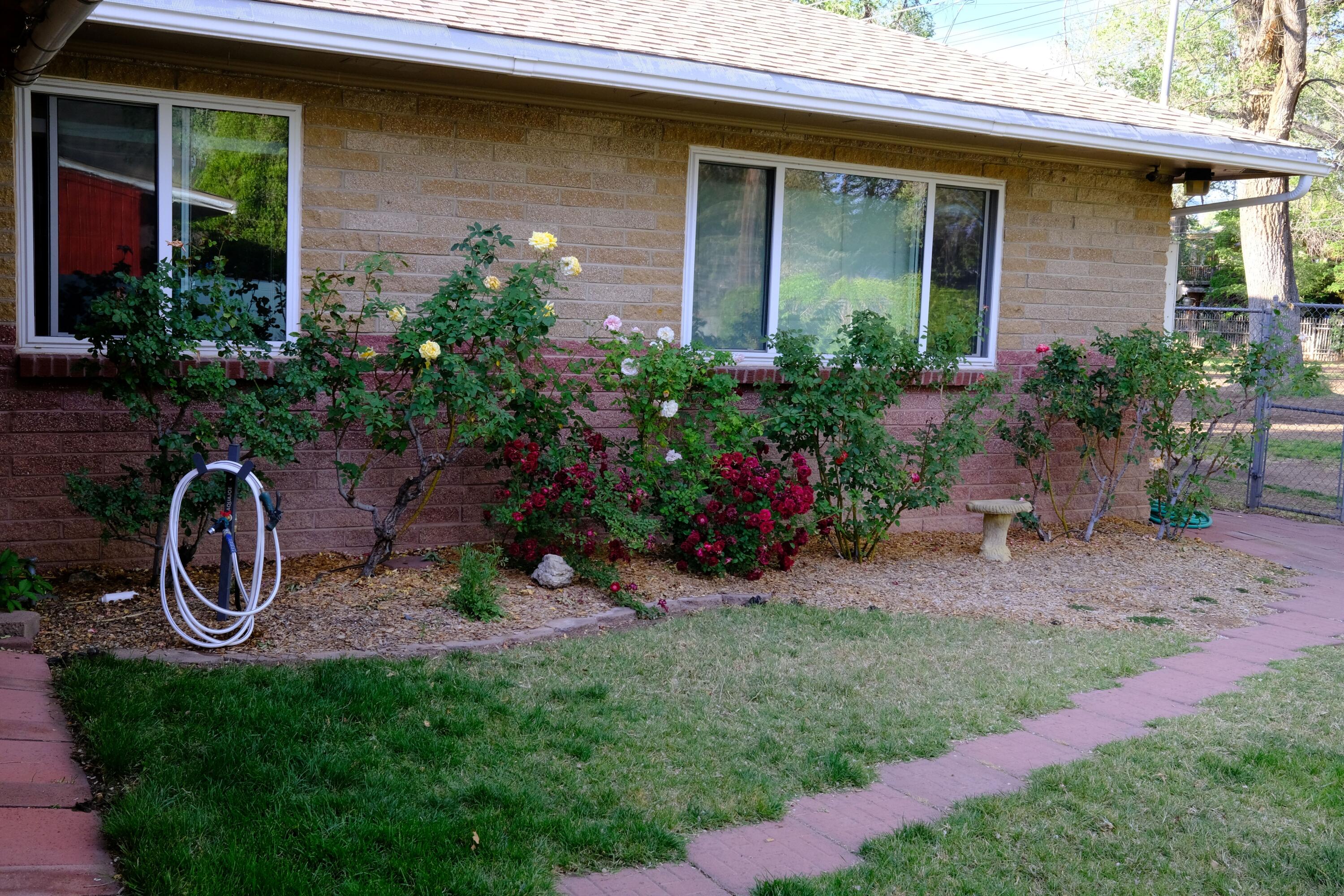 Photo 10 — 806 Hermosa Drive NE
