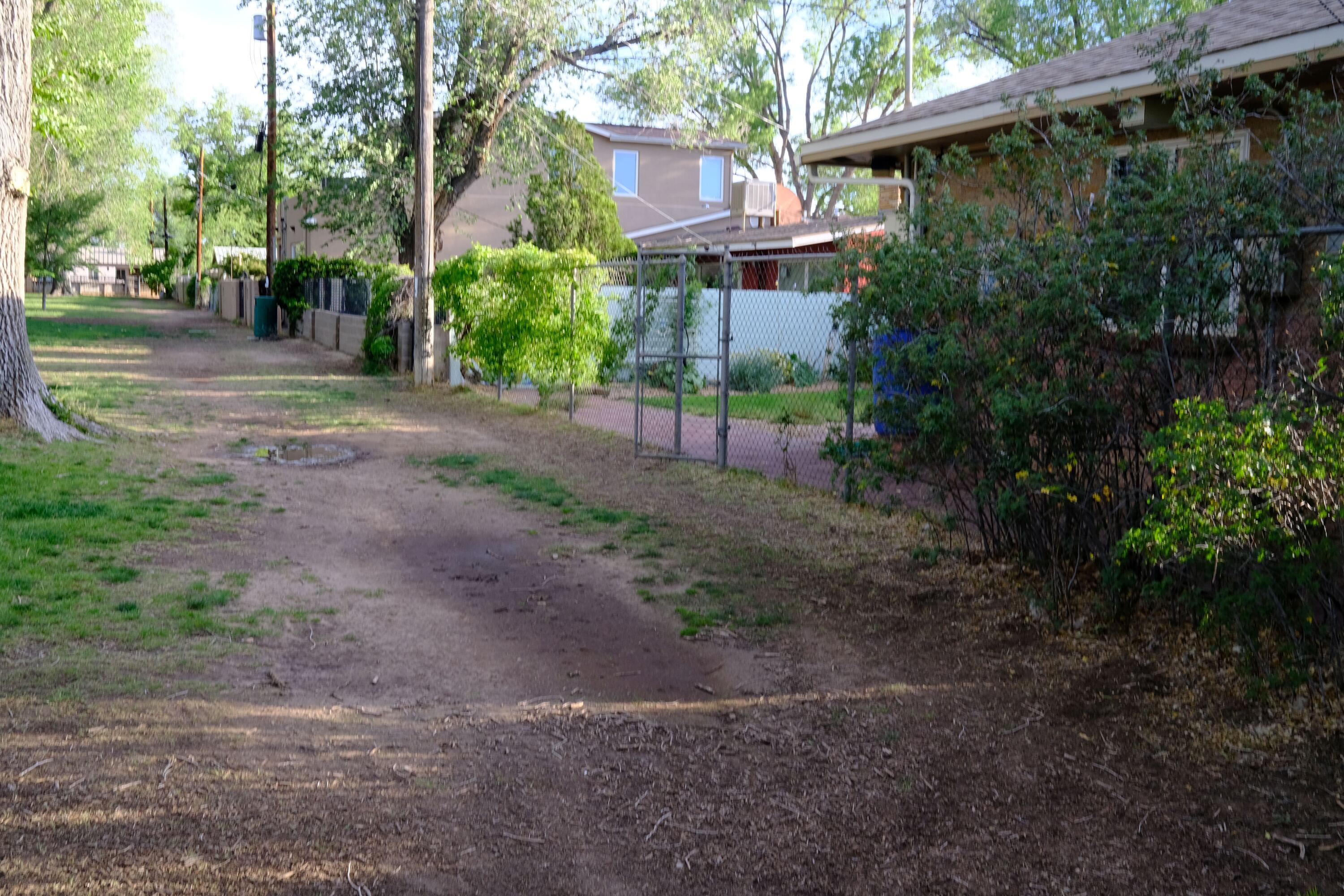 Photo 6 — 806 Hermosa Drive NE