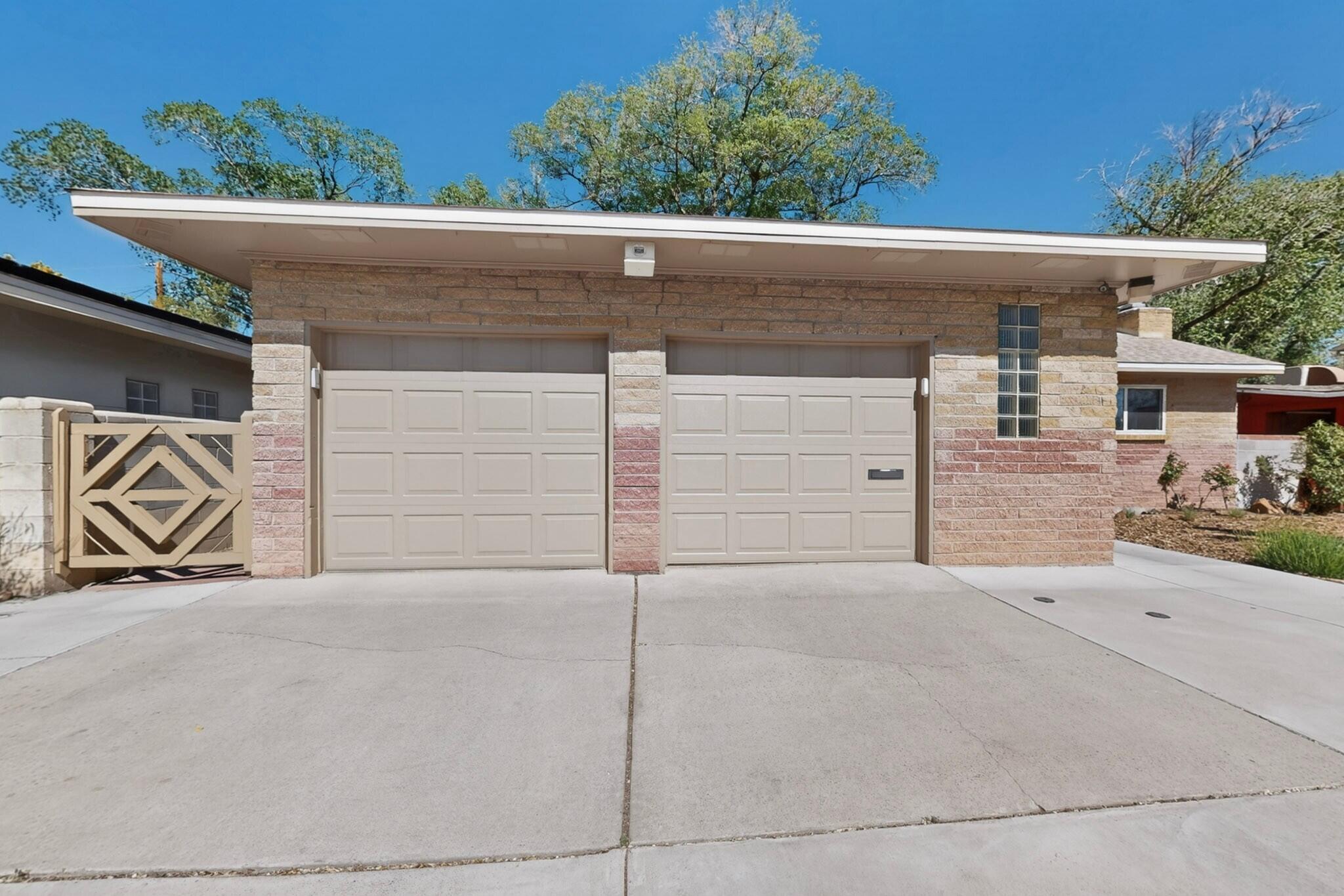 Photo 5 — 806 Hermosa Drive NE