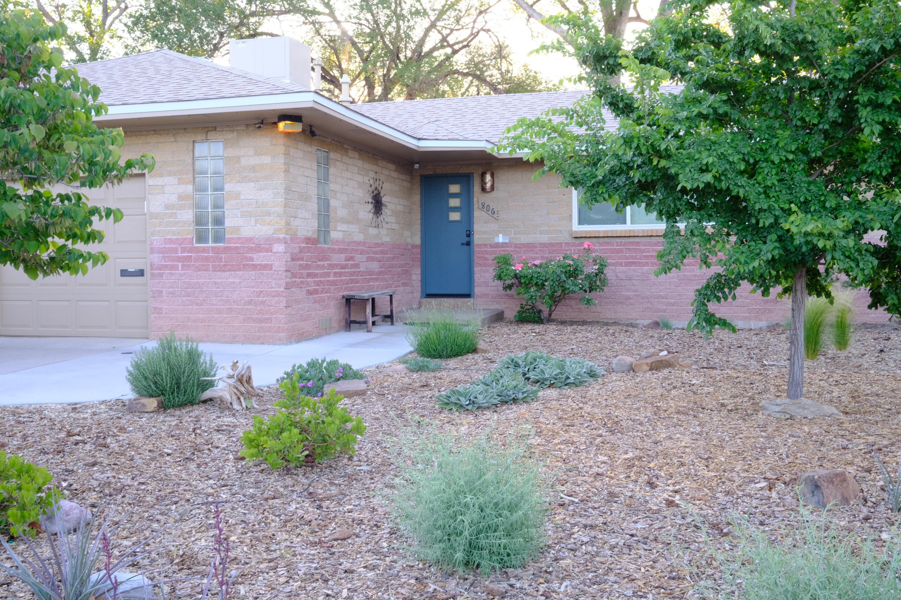 Photo 4 — 806 Hermosa Drive NE