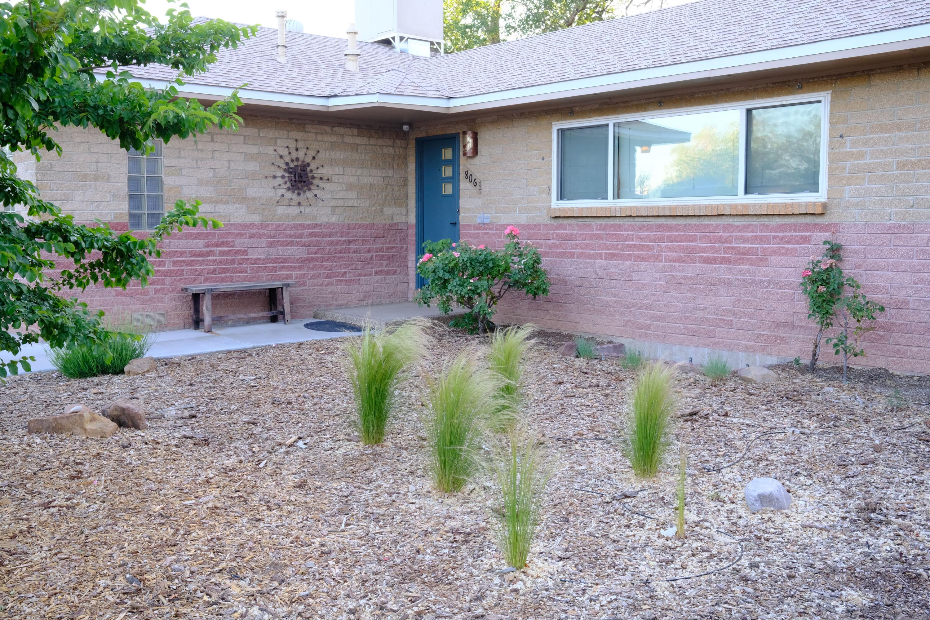 Photo 3 — 806 Hermosa Drive NE