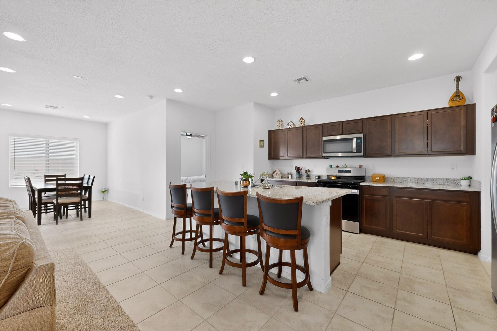 Photo 13 — 212 Prism Avenue SW