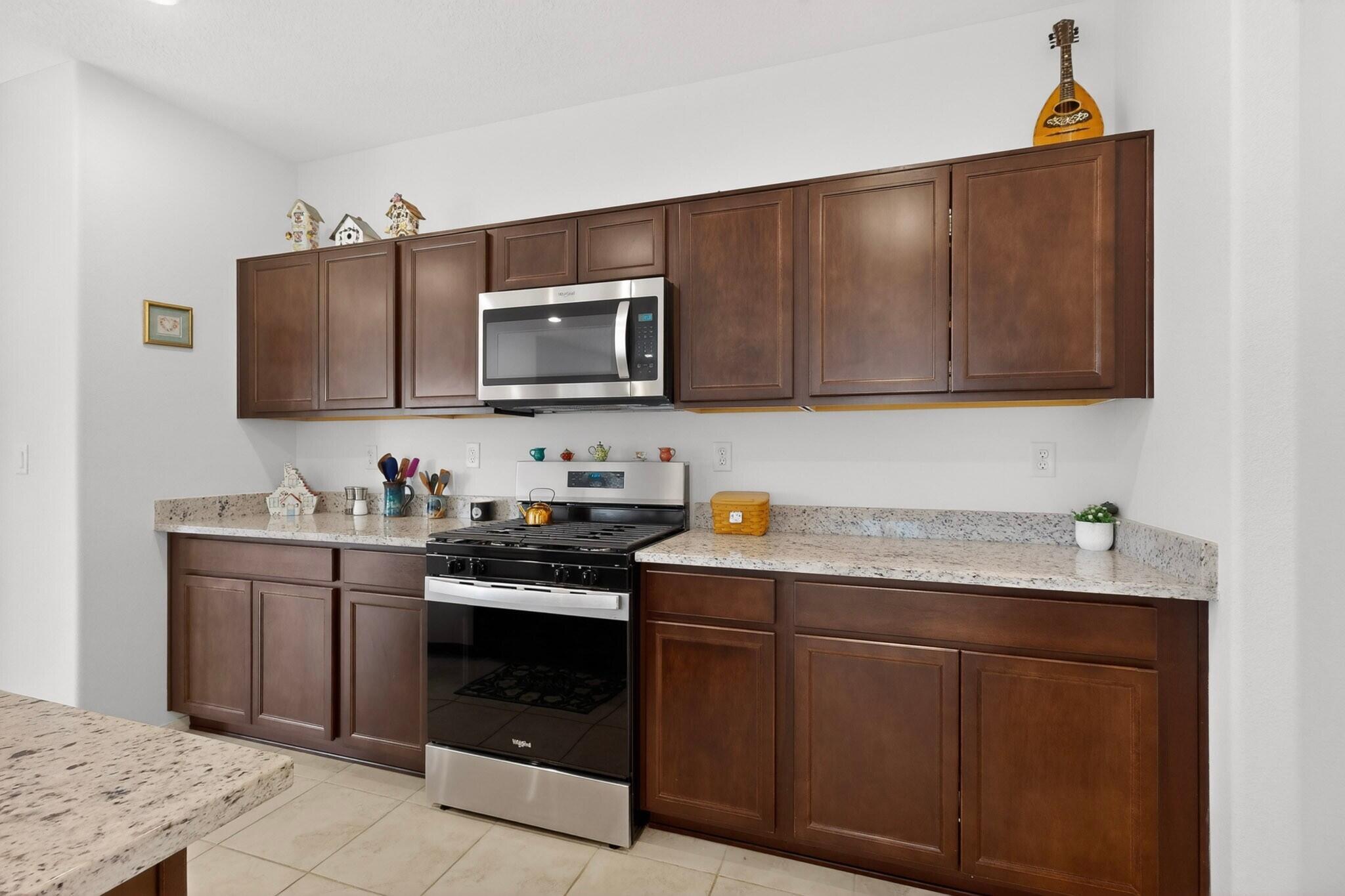 Photo 11 — 212 Prism Avenue SW