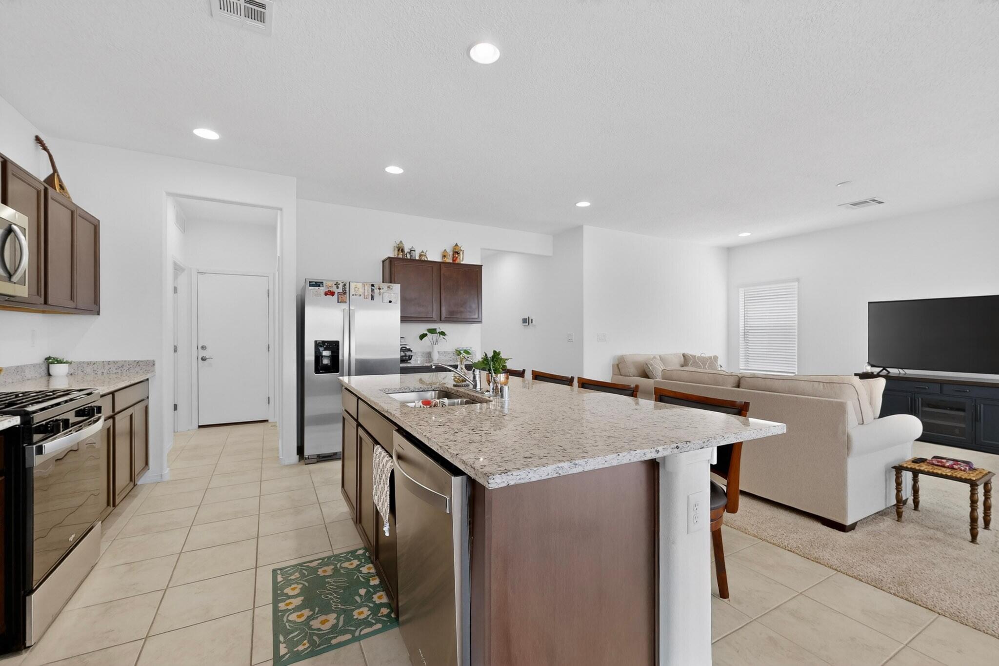 Photo 10 — 212 Prism Avenue SW