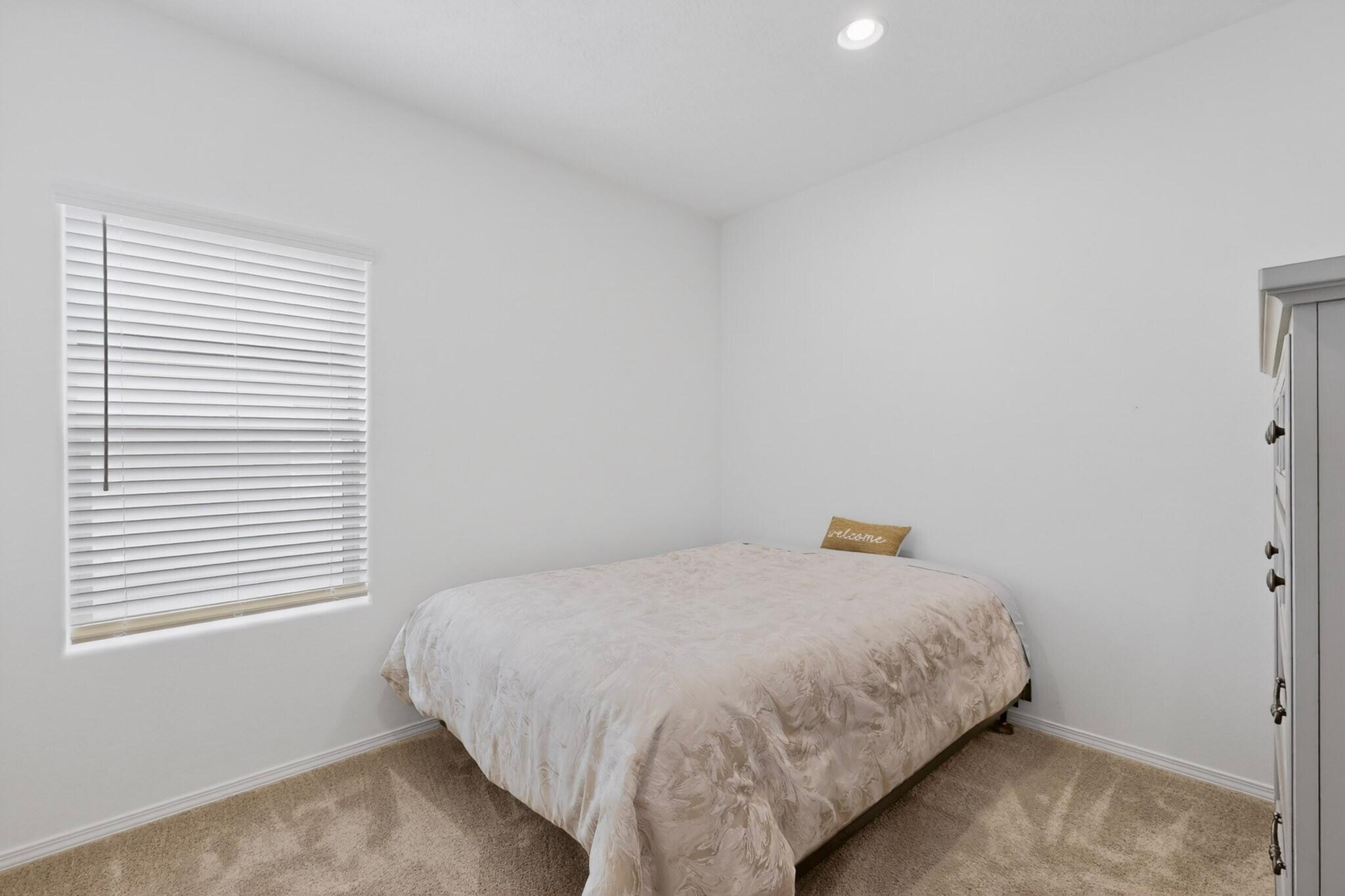 Photo 9 — 212 Prism Avenue SW