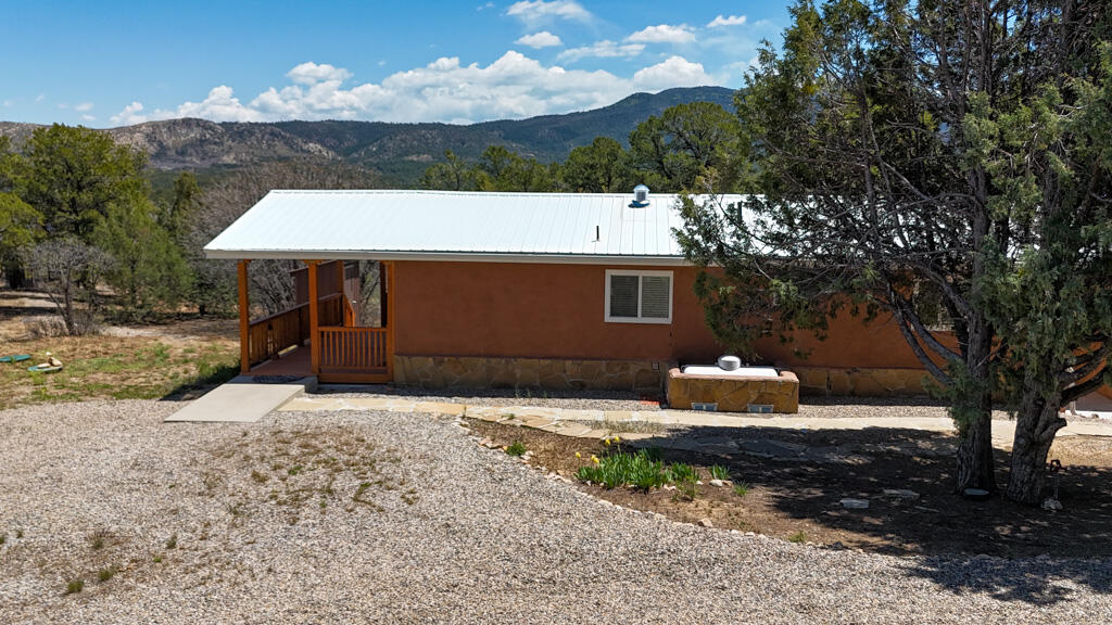 61 Rincon Road, Regina, NM 87046