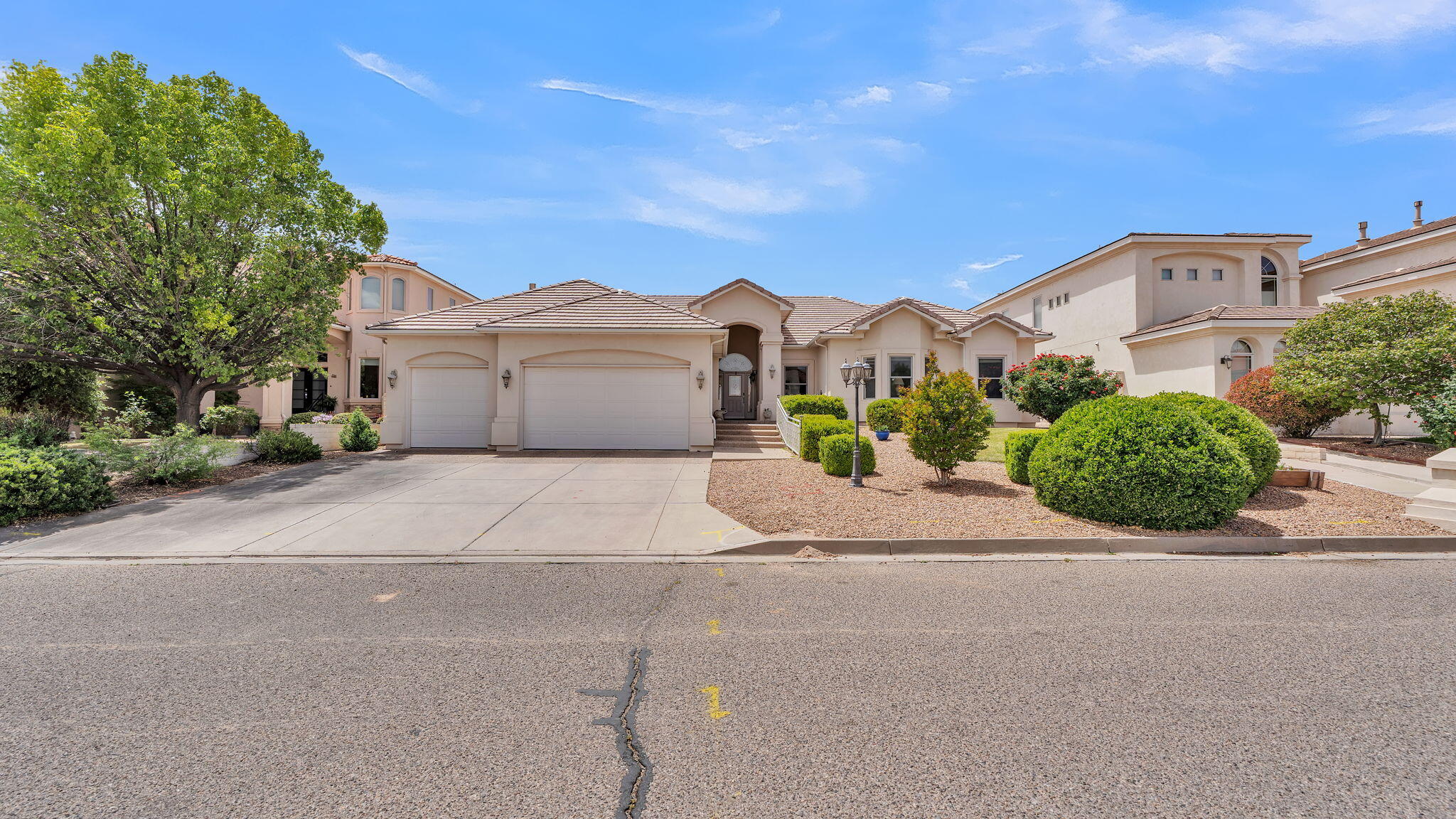 Photo 2 — 3550 White Horse Drive SE