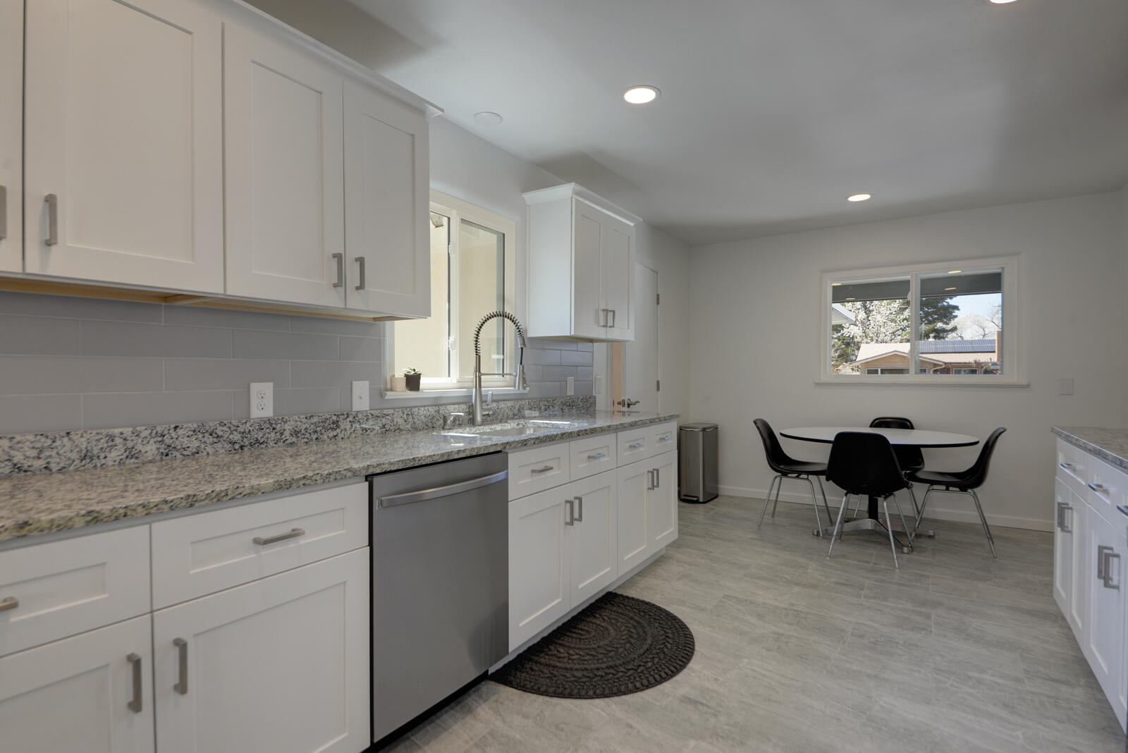 Photo 20 — 324 Chula Vista Place NE