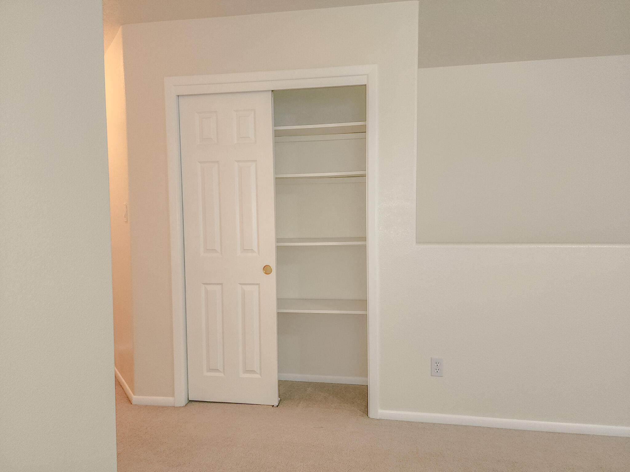 Photo 5 — 6220 Meteor Court NW