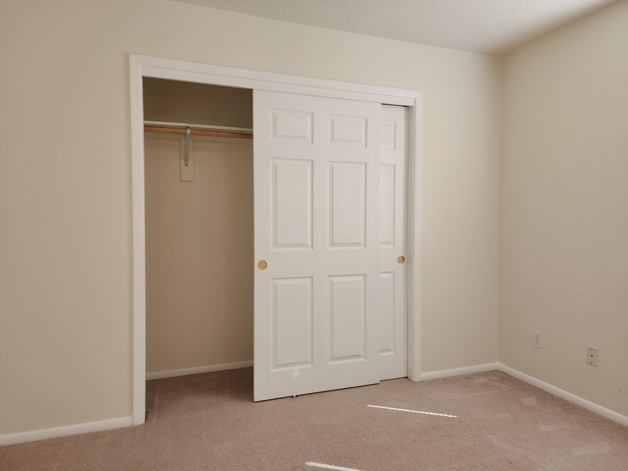 Photo 12 — 6220 Meteor Court NW