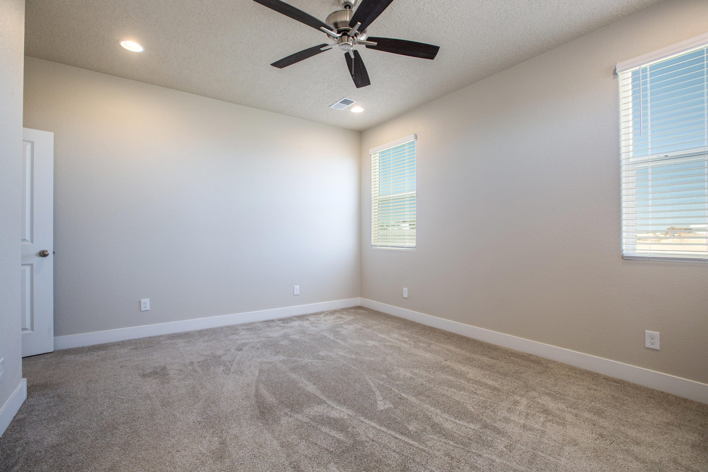 Photo 2 — 937 Northern Boulevard NE