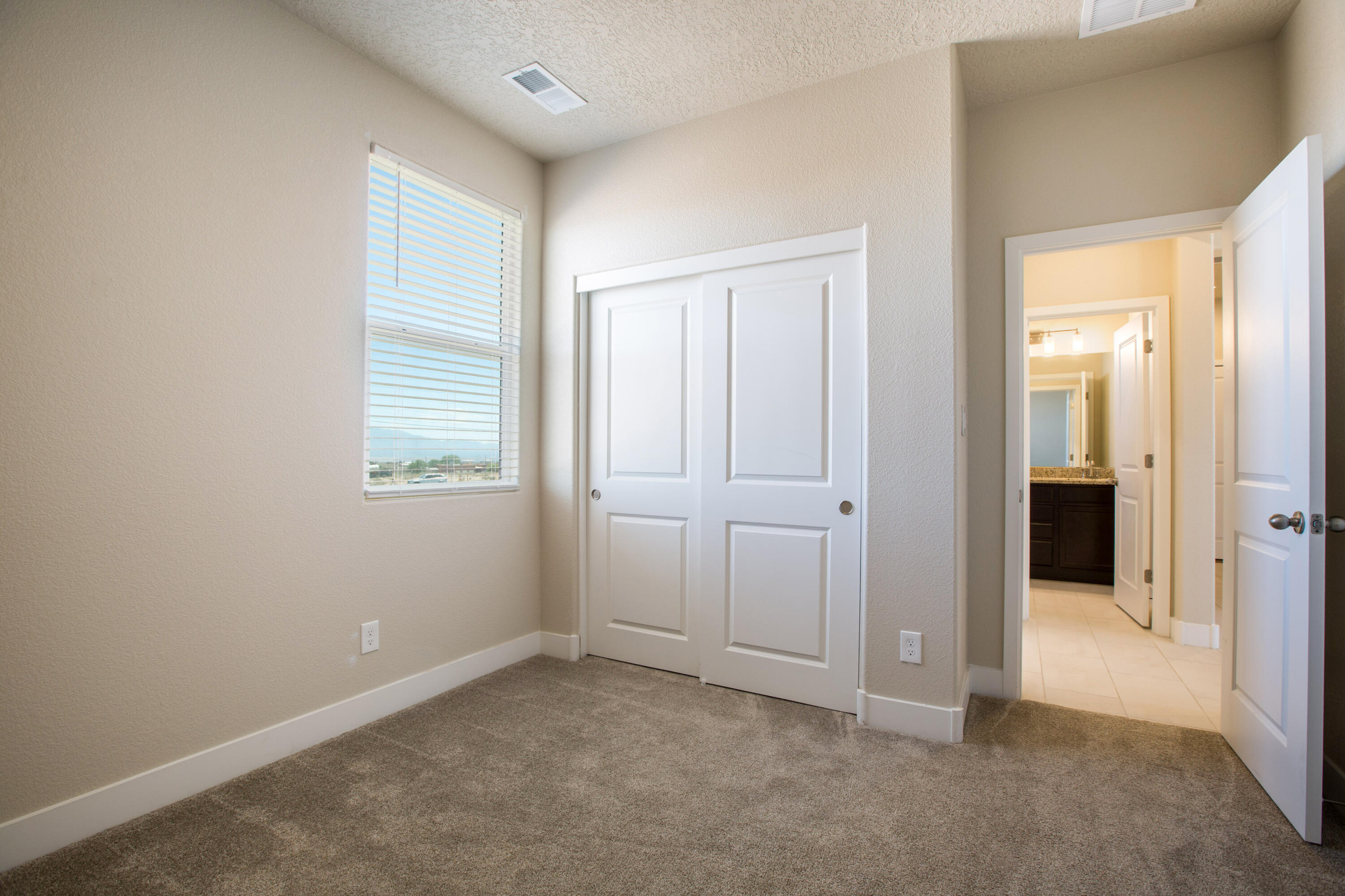 Photo 4 — 937 Northern Boulevard NE