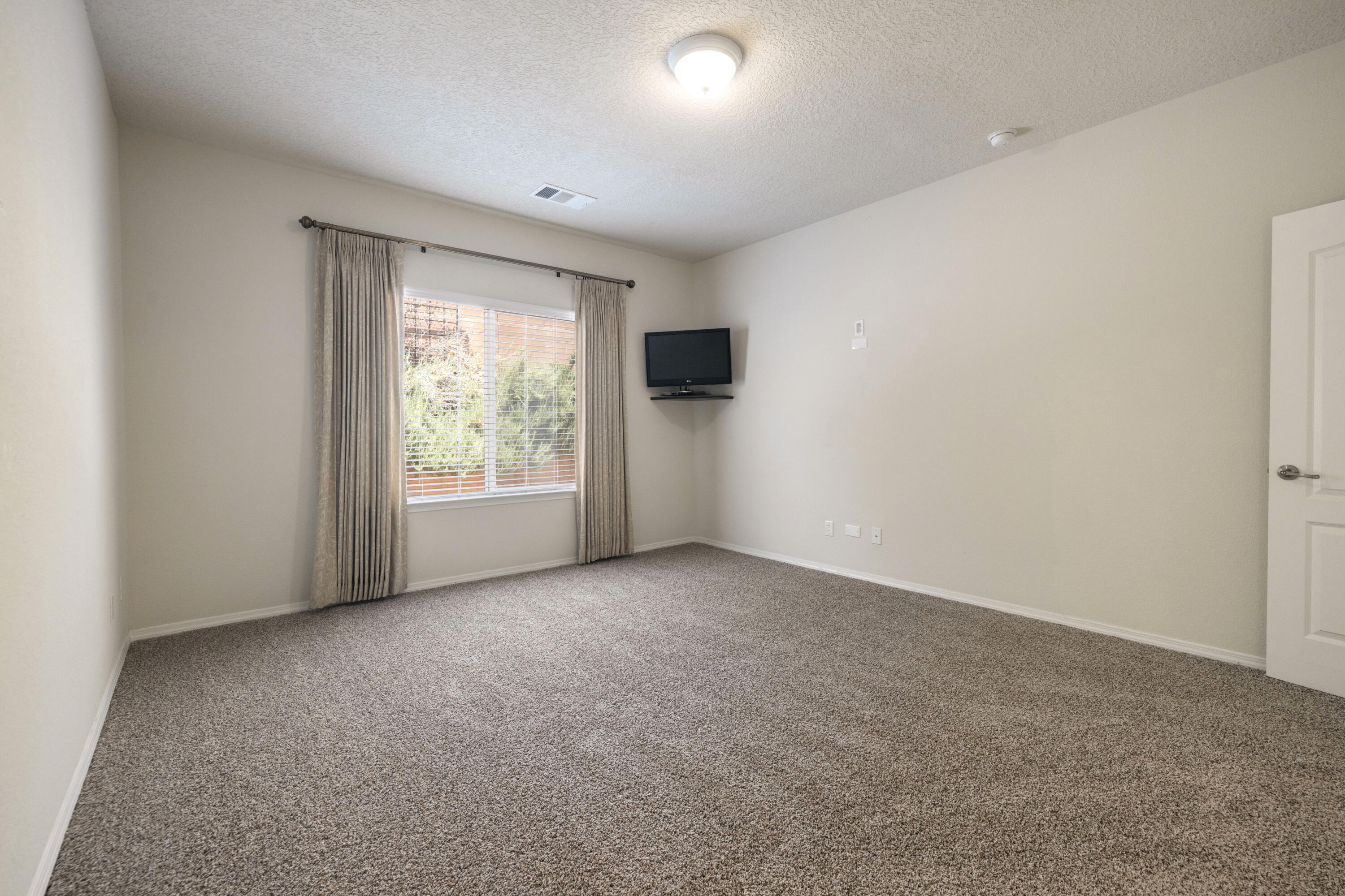 Photo 19 — 510 Palo Alto Drive NE