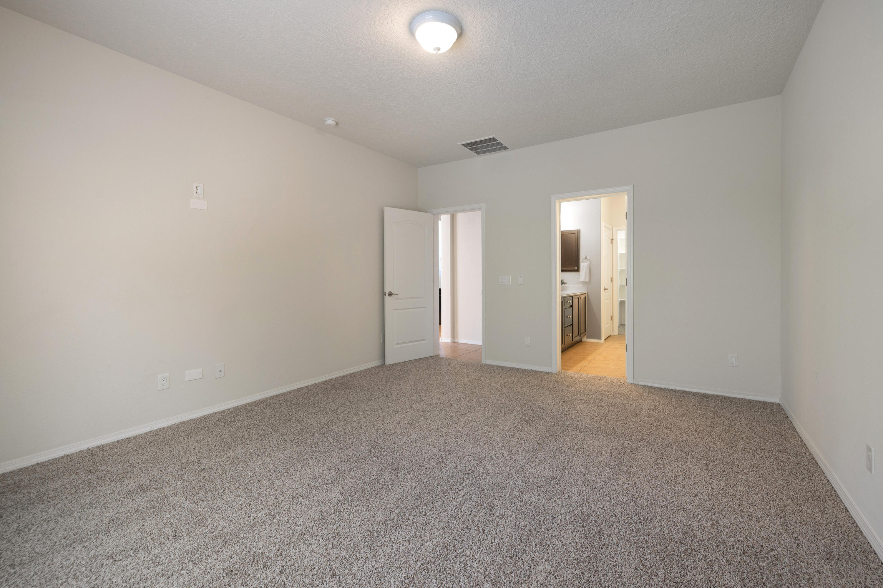 Photo 18 — 510 Palo Alto Drive NE