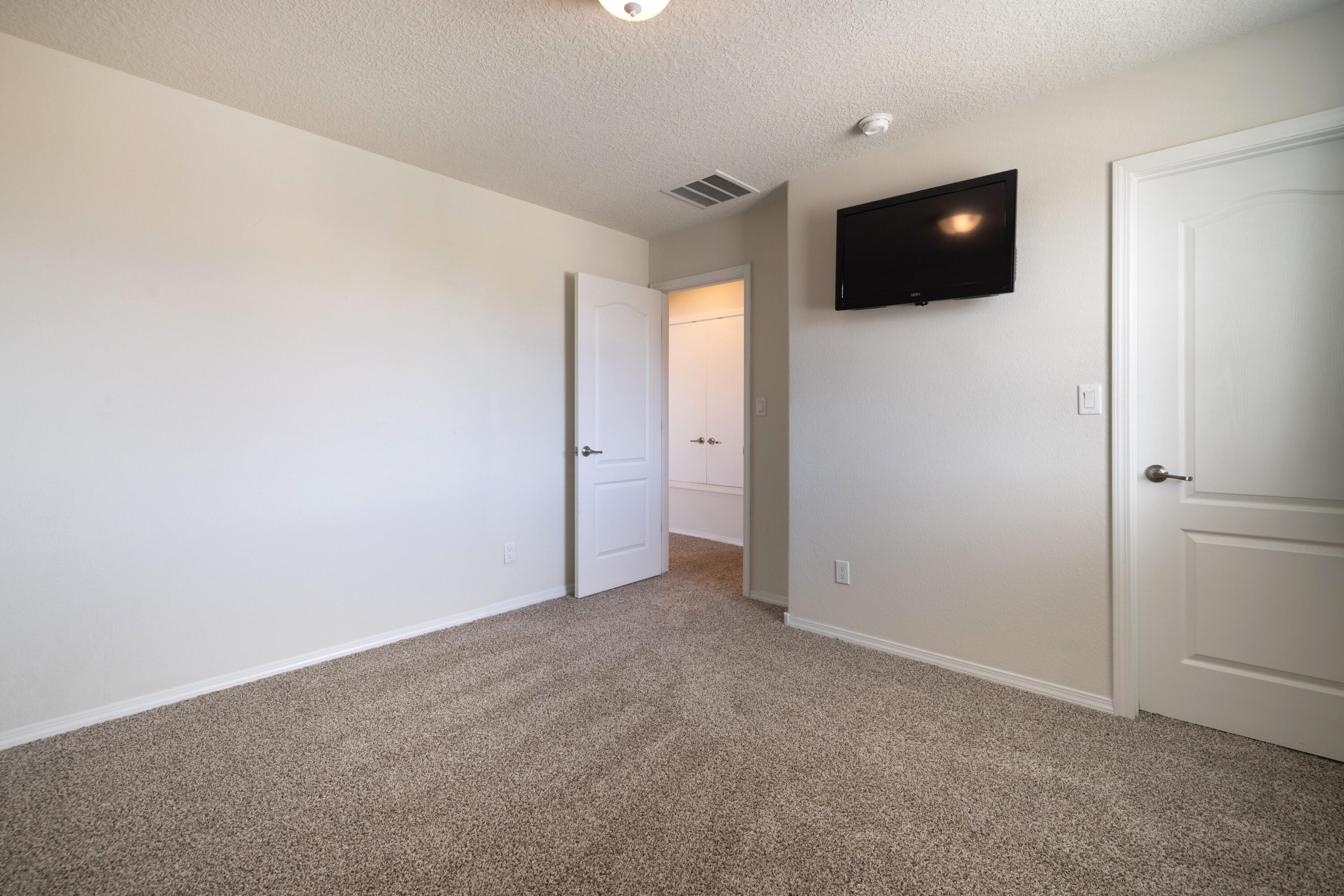 Photo 11 — 510 Palo Alto Drive NE