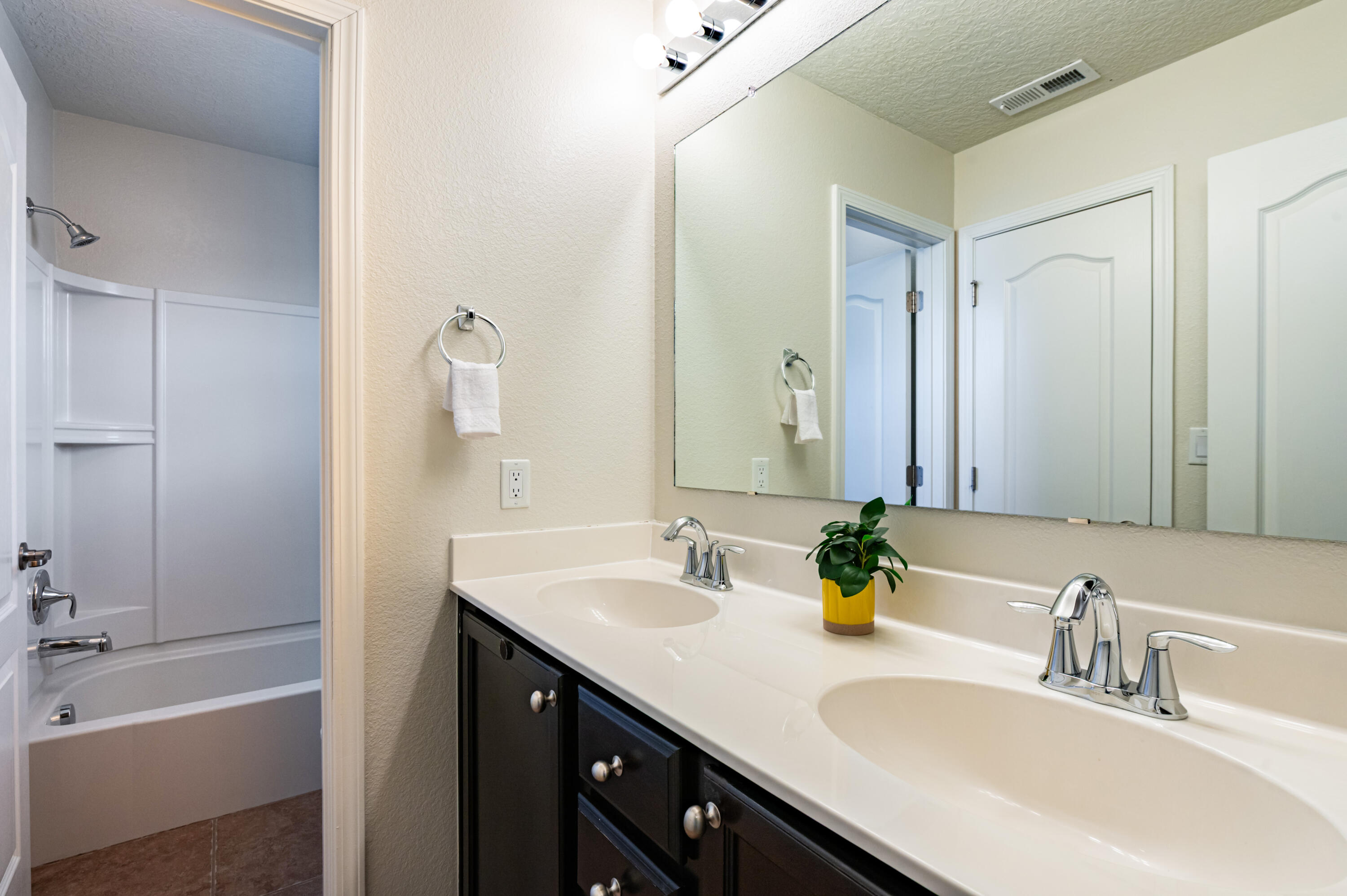 Photo 12 — 510 Palo Alto Drive NE
